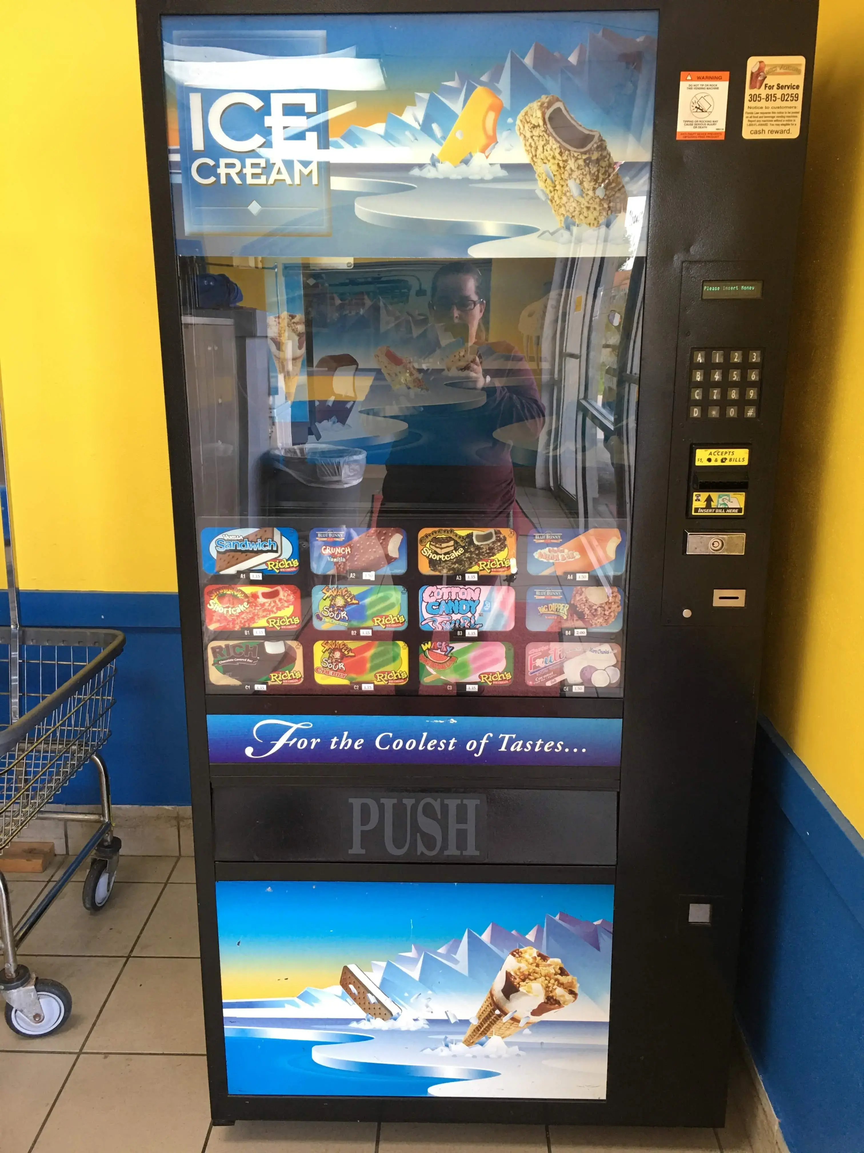 Hollywood Coin Laundry thumbnail 12