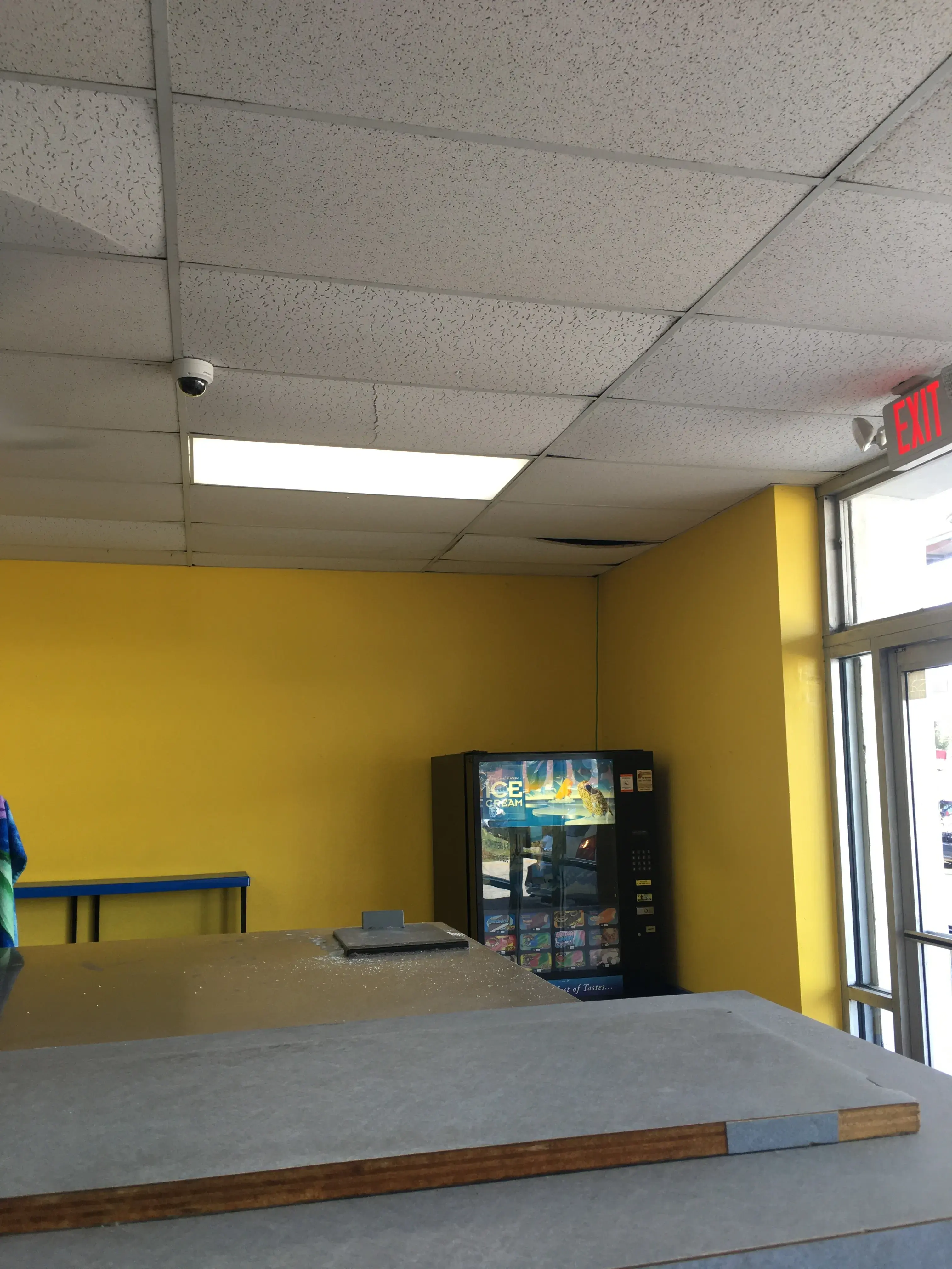 Hollywood Coin Laundry - Image 16