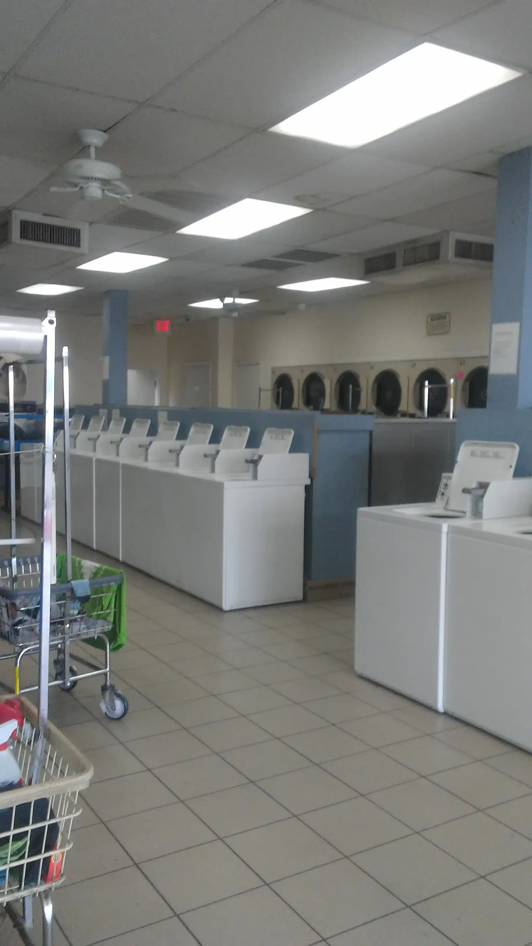 Hollywood Coin Laundry thumbnail 4