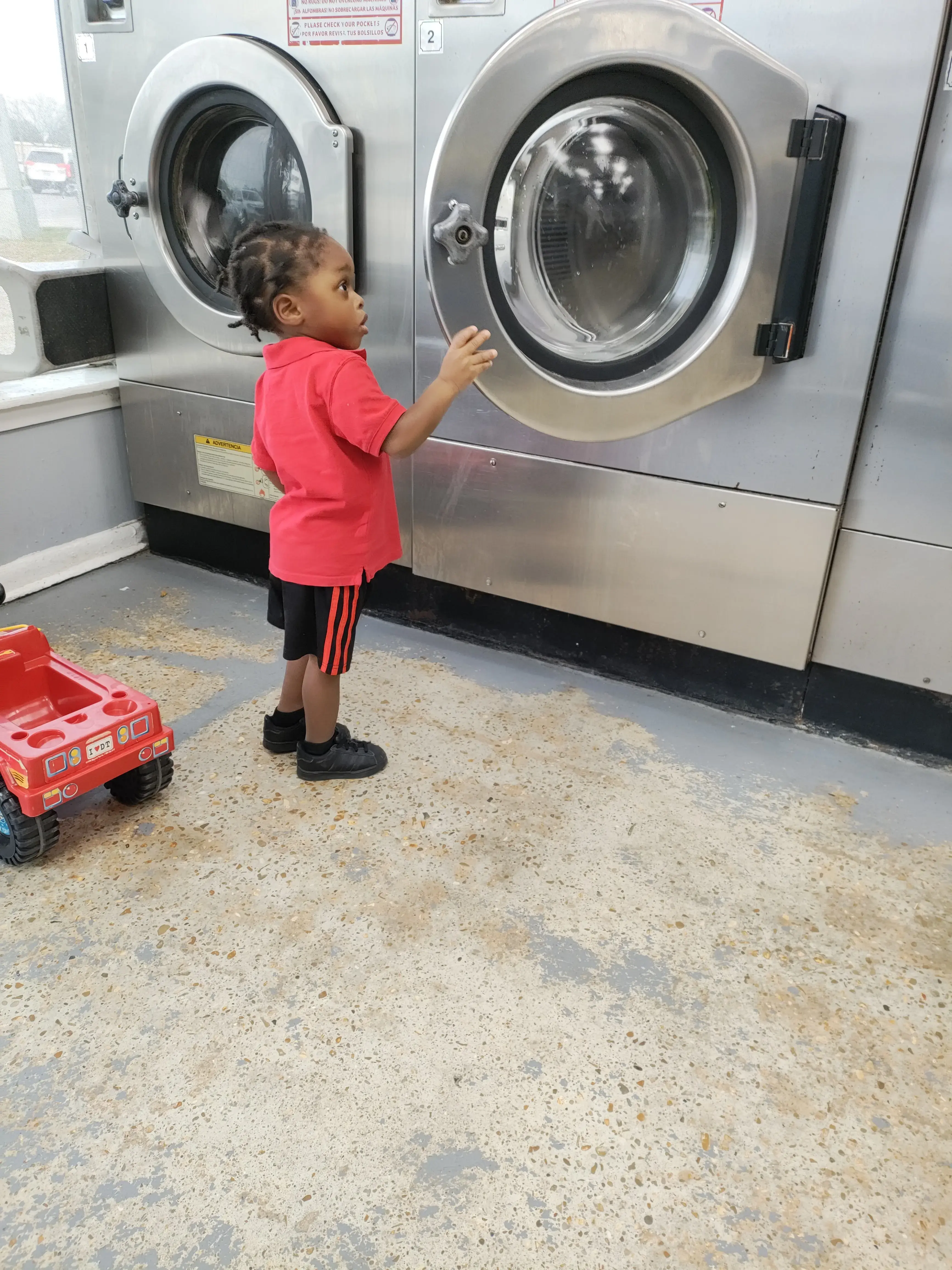 Hollywood Coin Operated Laundry thumbnail 7