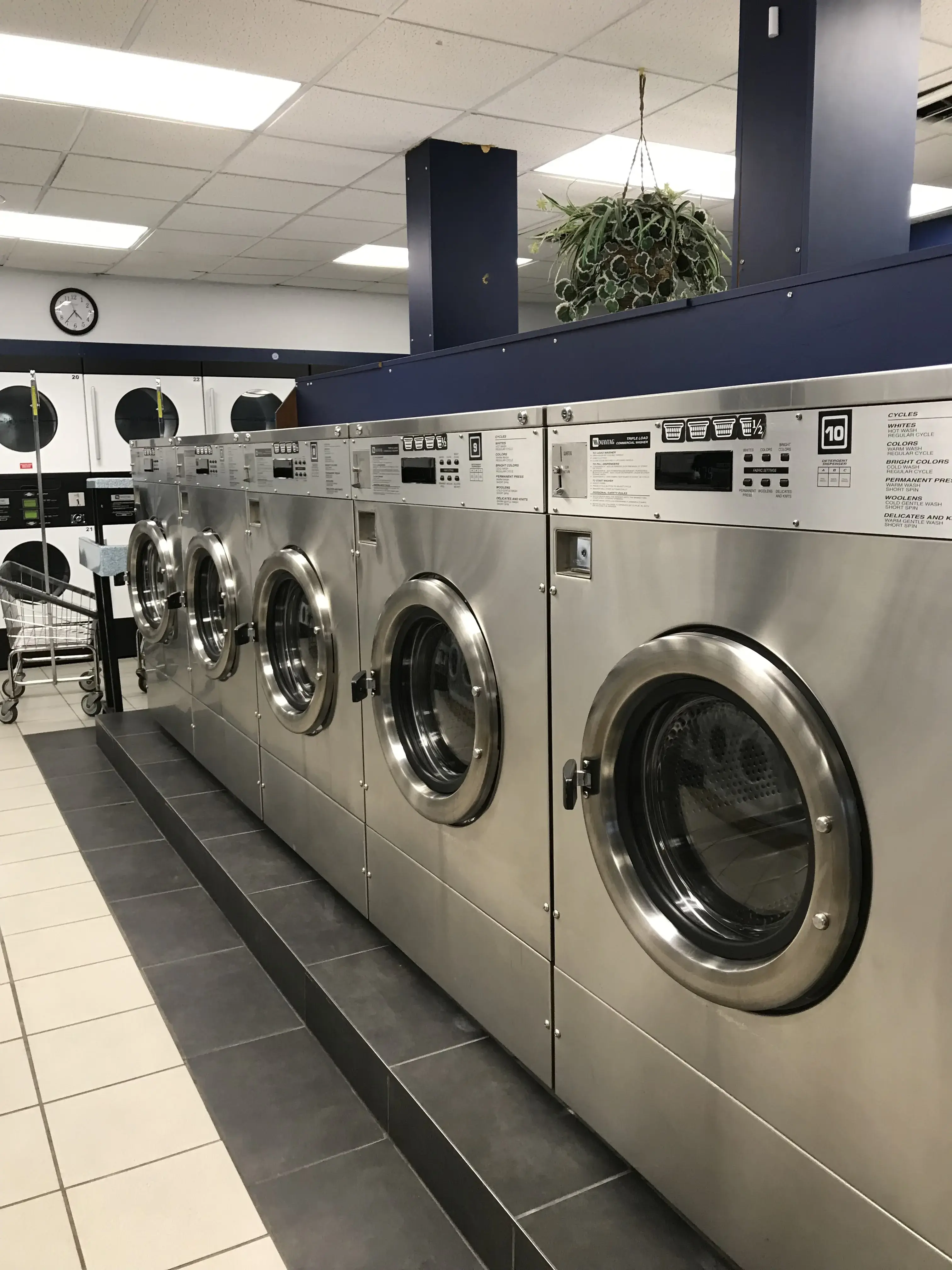 Holmen Coin Laundry - Image 2