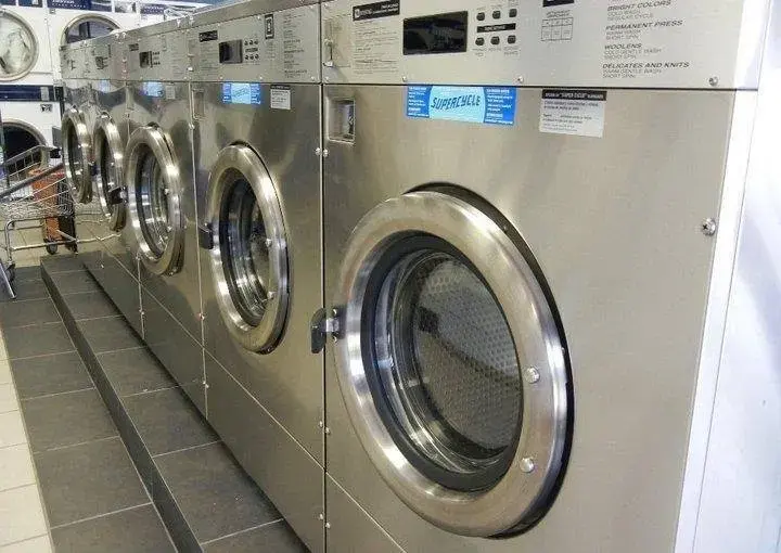 Holmen Coin Laundry thumbnail 15