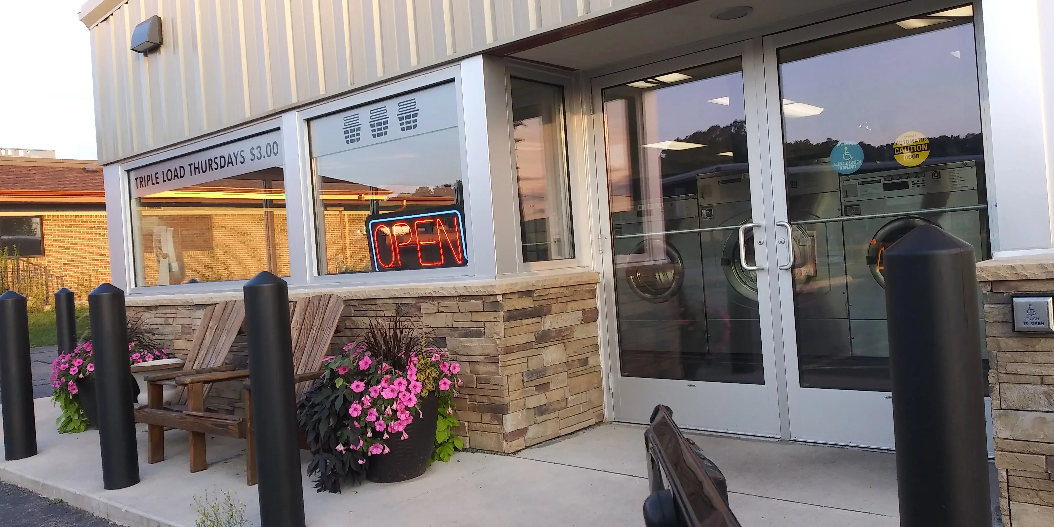 Holmen Coin Laundry thumbnail 4