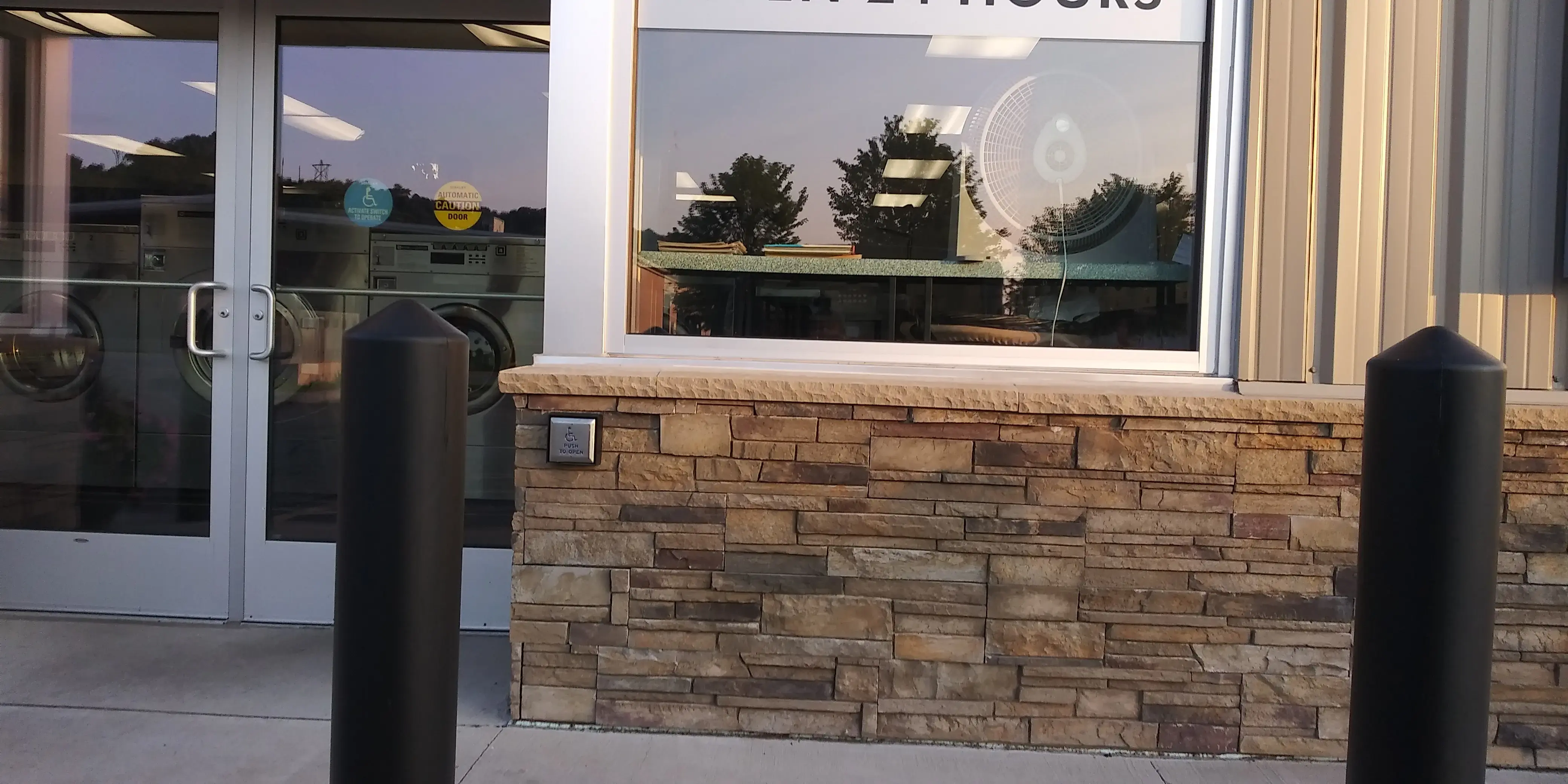 Holmen Coin Laundry thumbnail 10