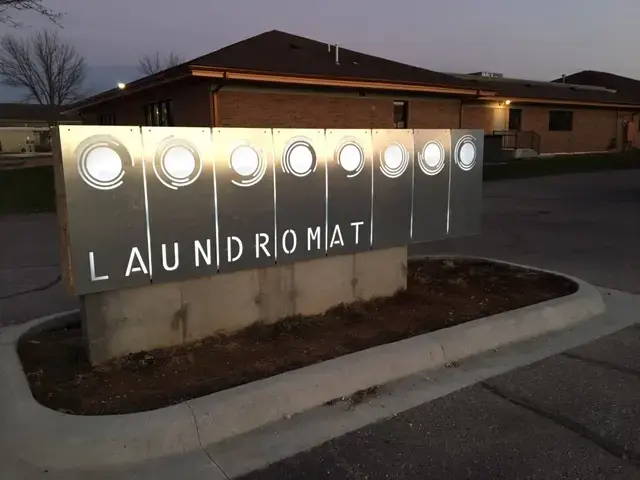 Holmen Coin Laundry thumbnail 8