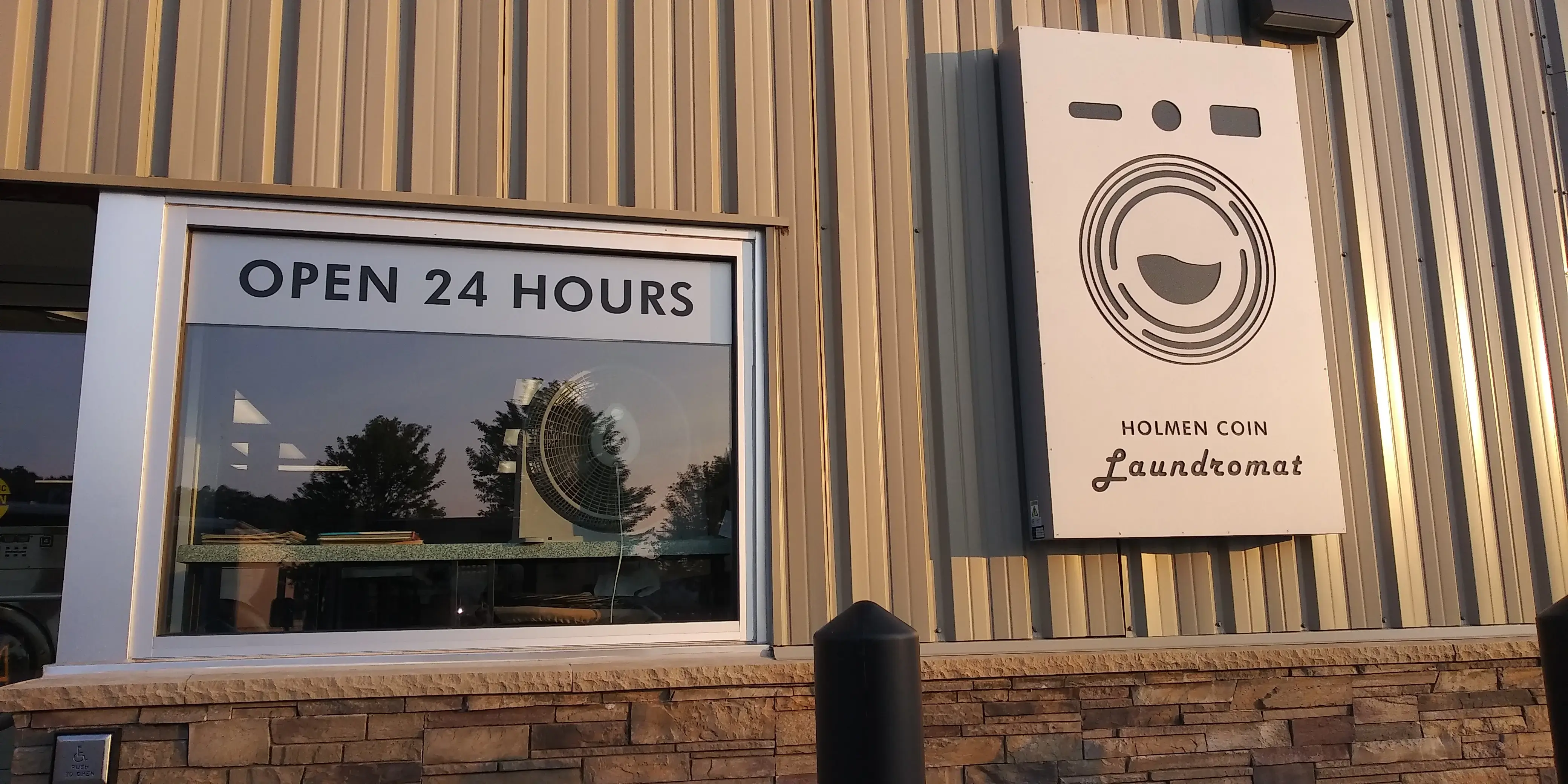 Holmen Coin Laundry - Image 6