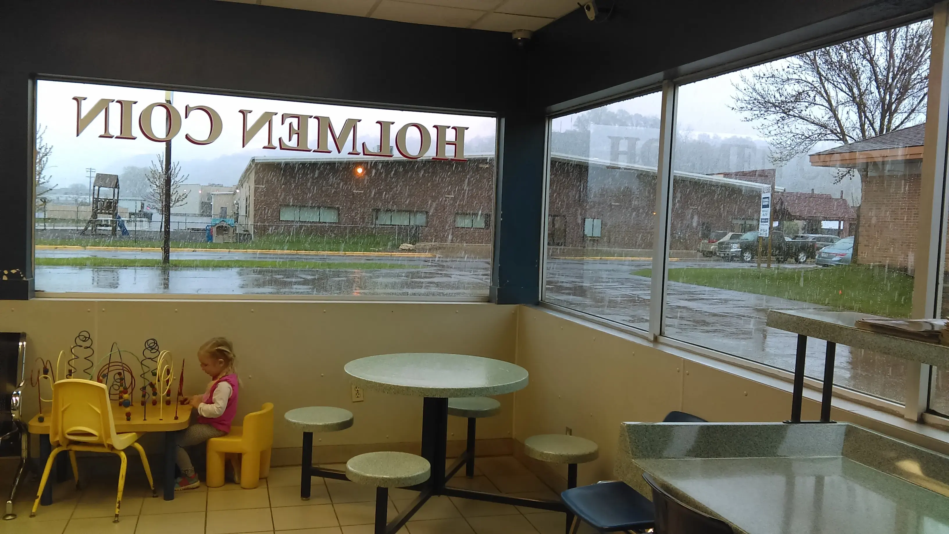 Holmen Coin Laundry thumbnail 11