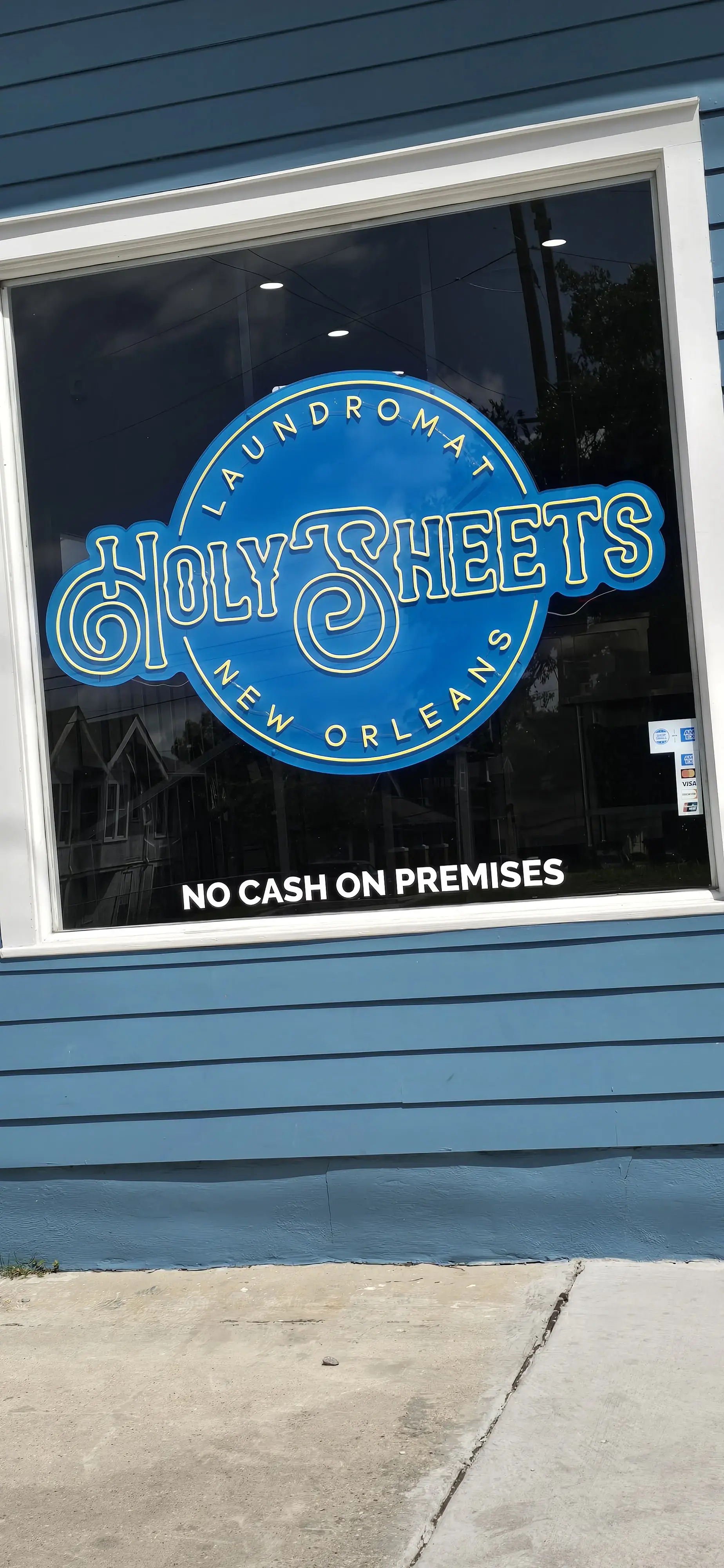 Holy Sheets Laundromat thumbnail 8