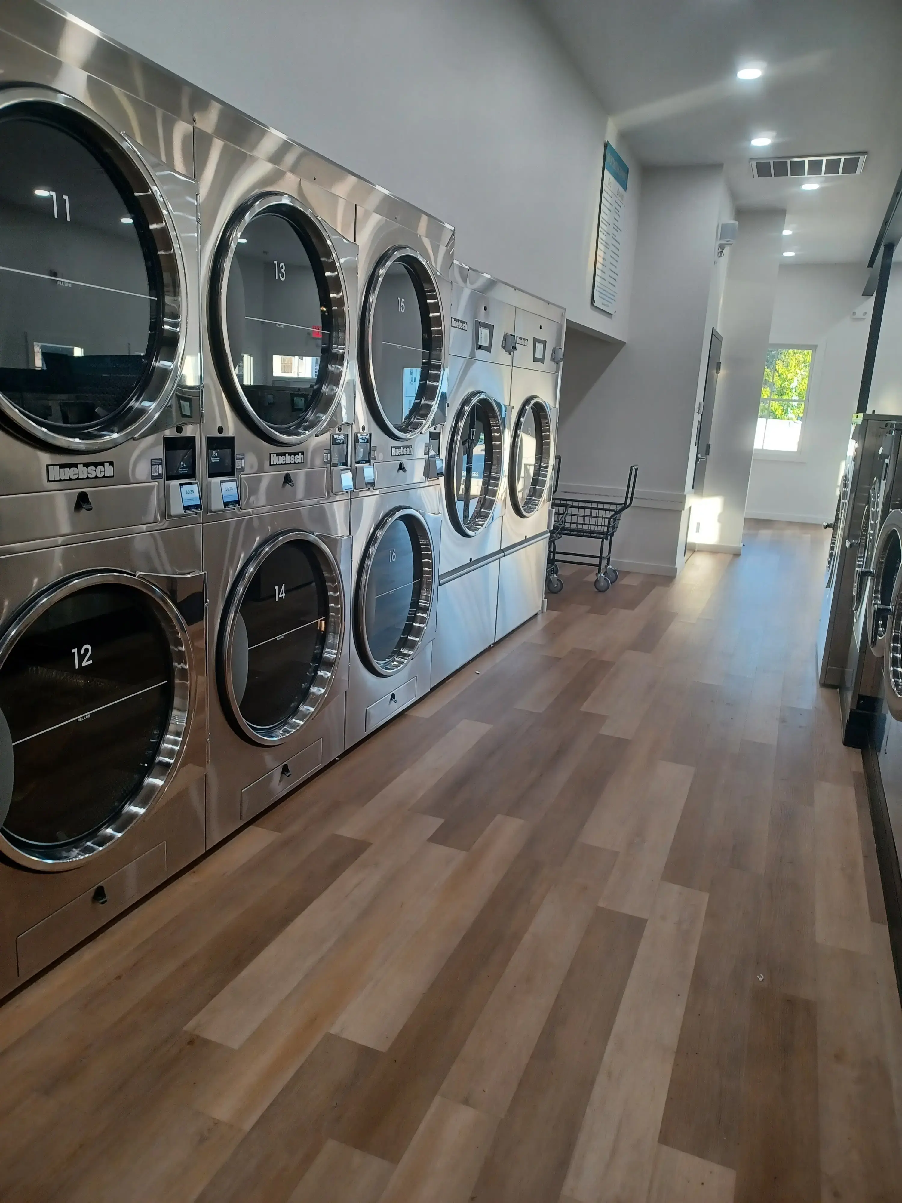 Holy Sheets Laundromat thumbnail 17