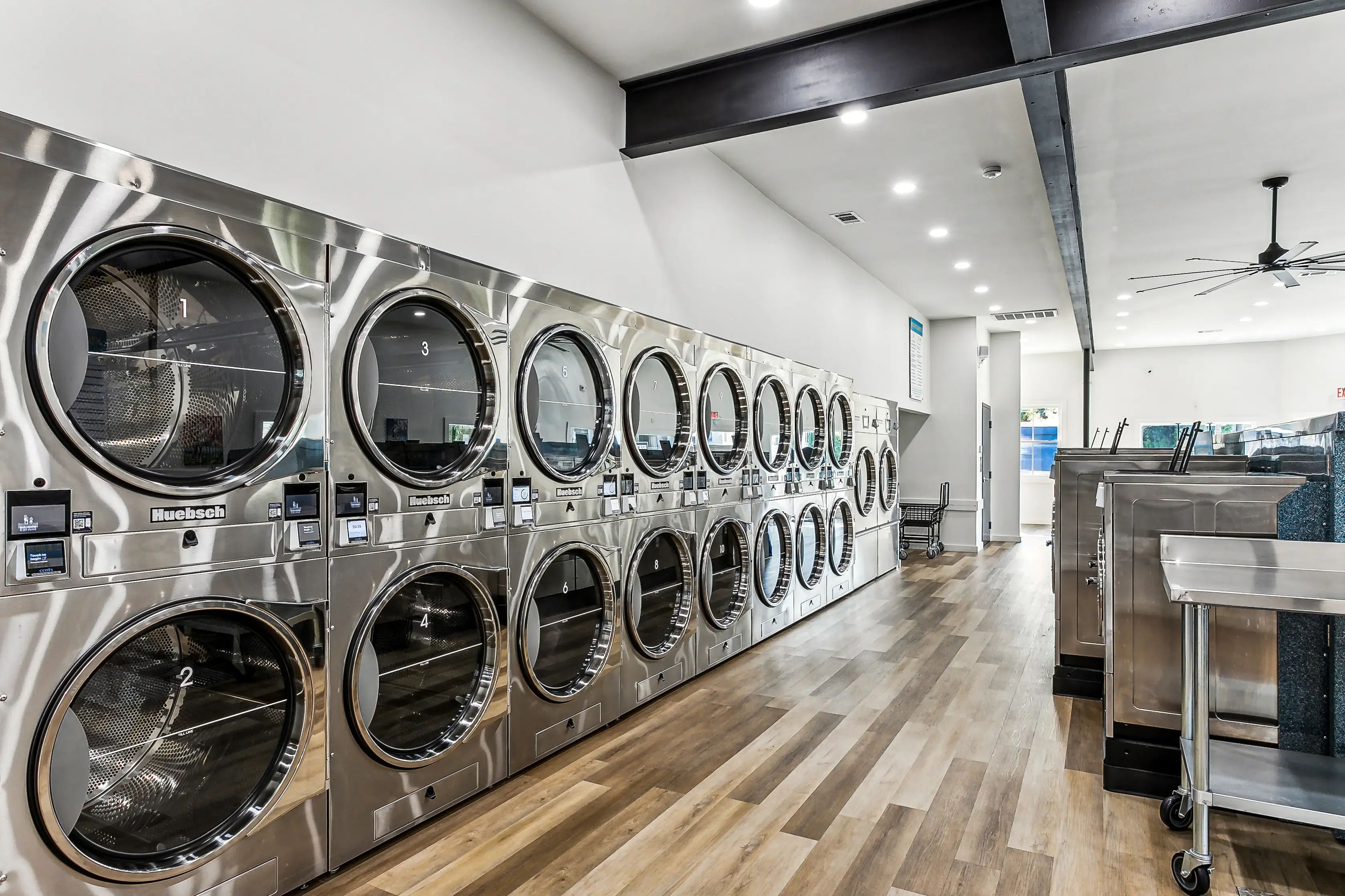 Holy Sheets Laundromat thumbnail 2