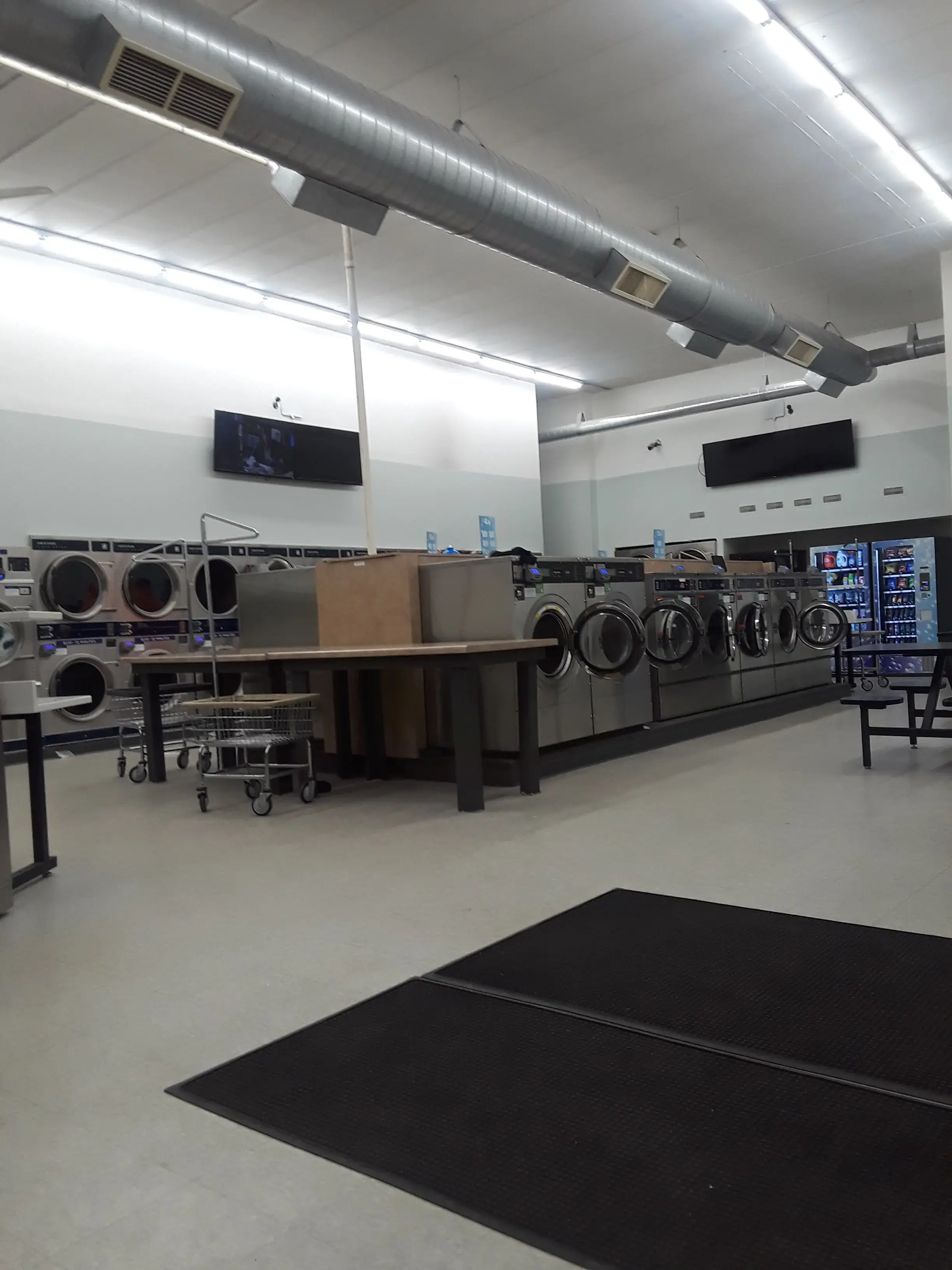 Hometown Laundry Wash & Fold thumbnail 17