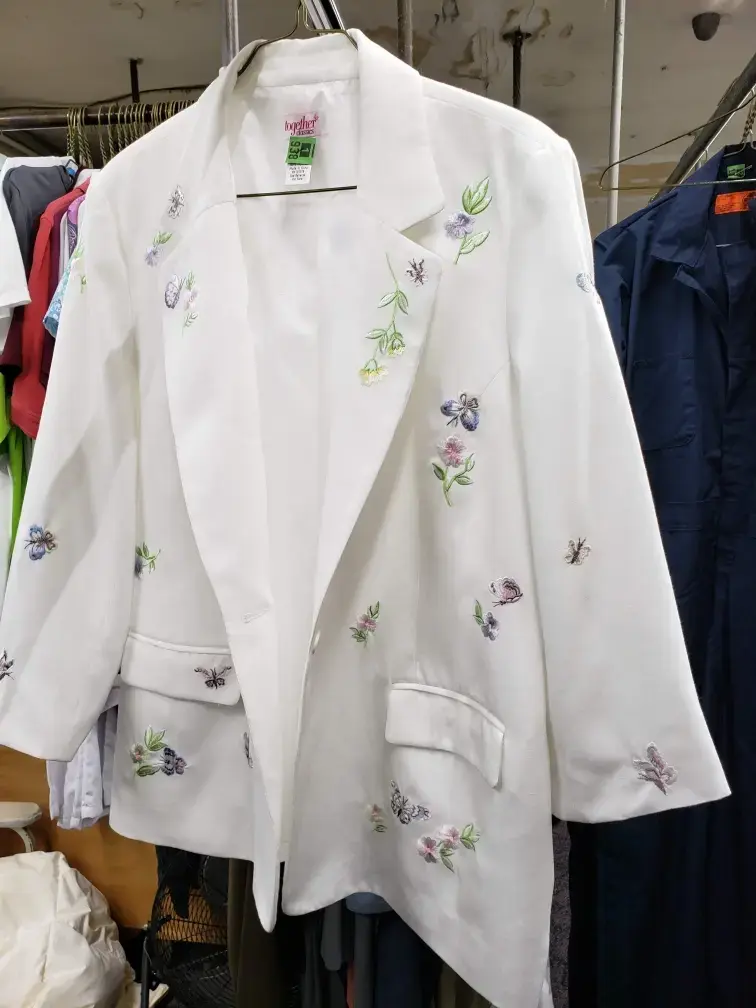 Hom's Dry Cleaners location