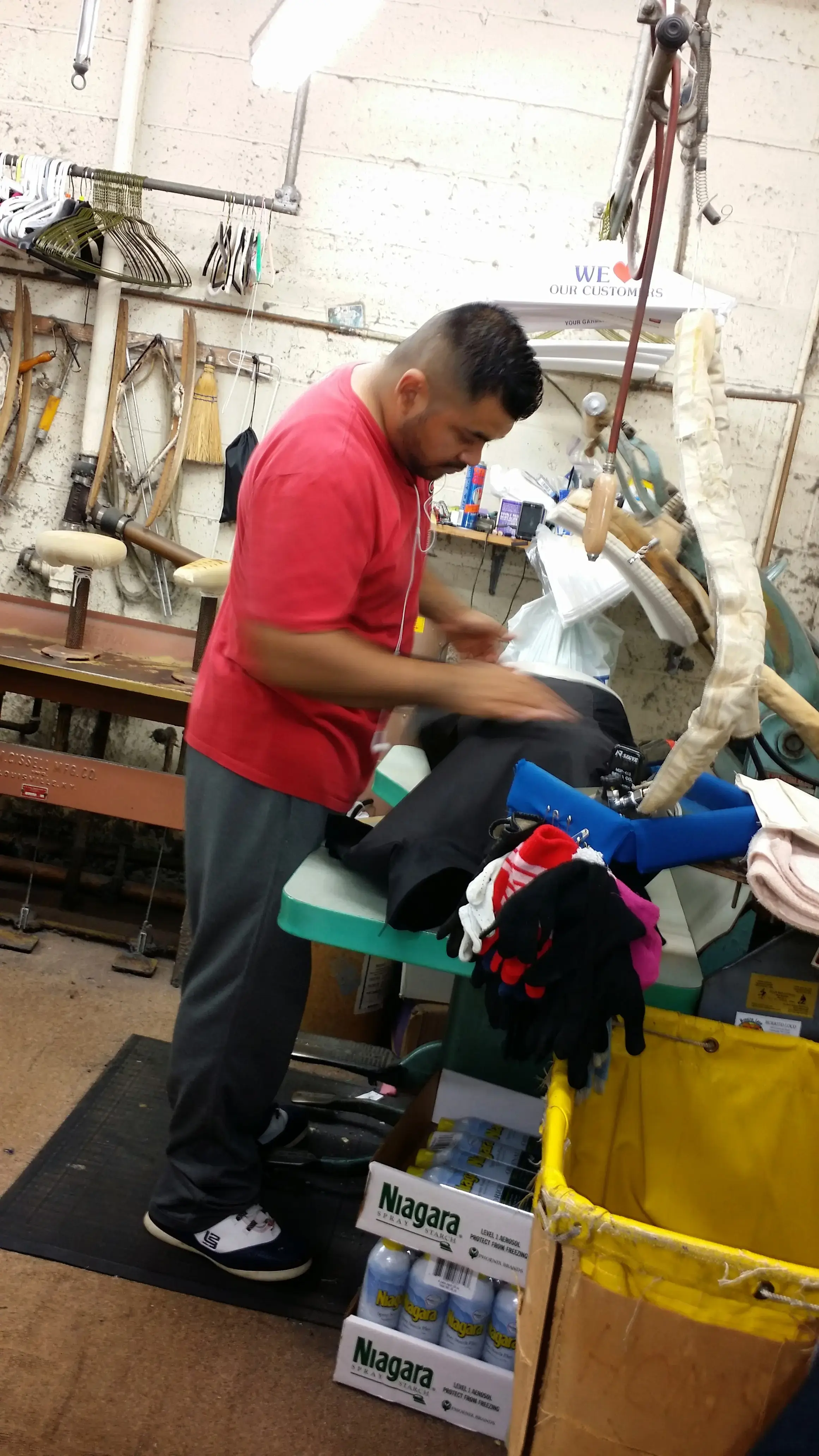 Hom's Dry Cleaners - Image 6