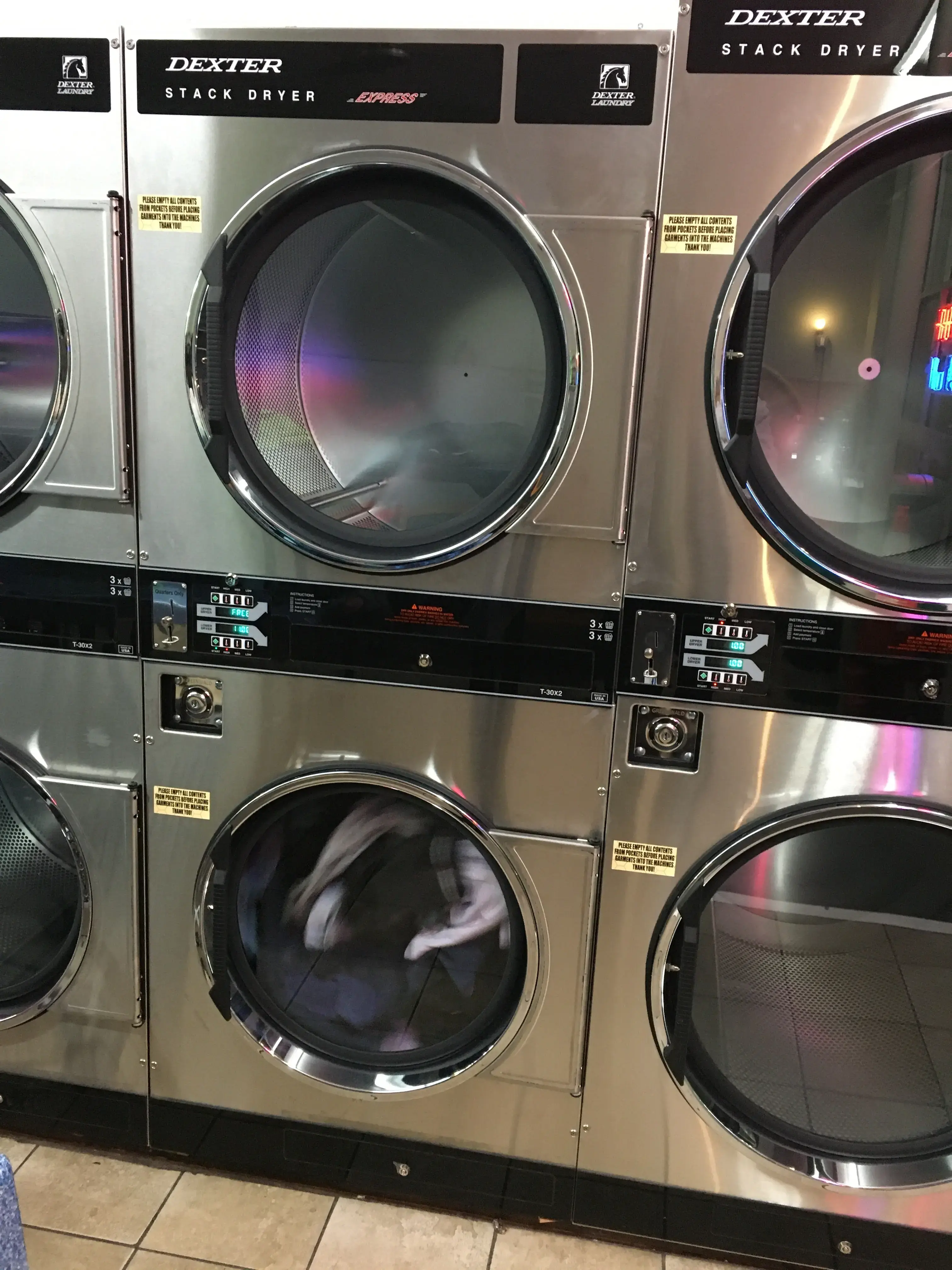 Honey Bee Launderette - Image 16