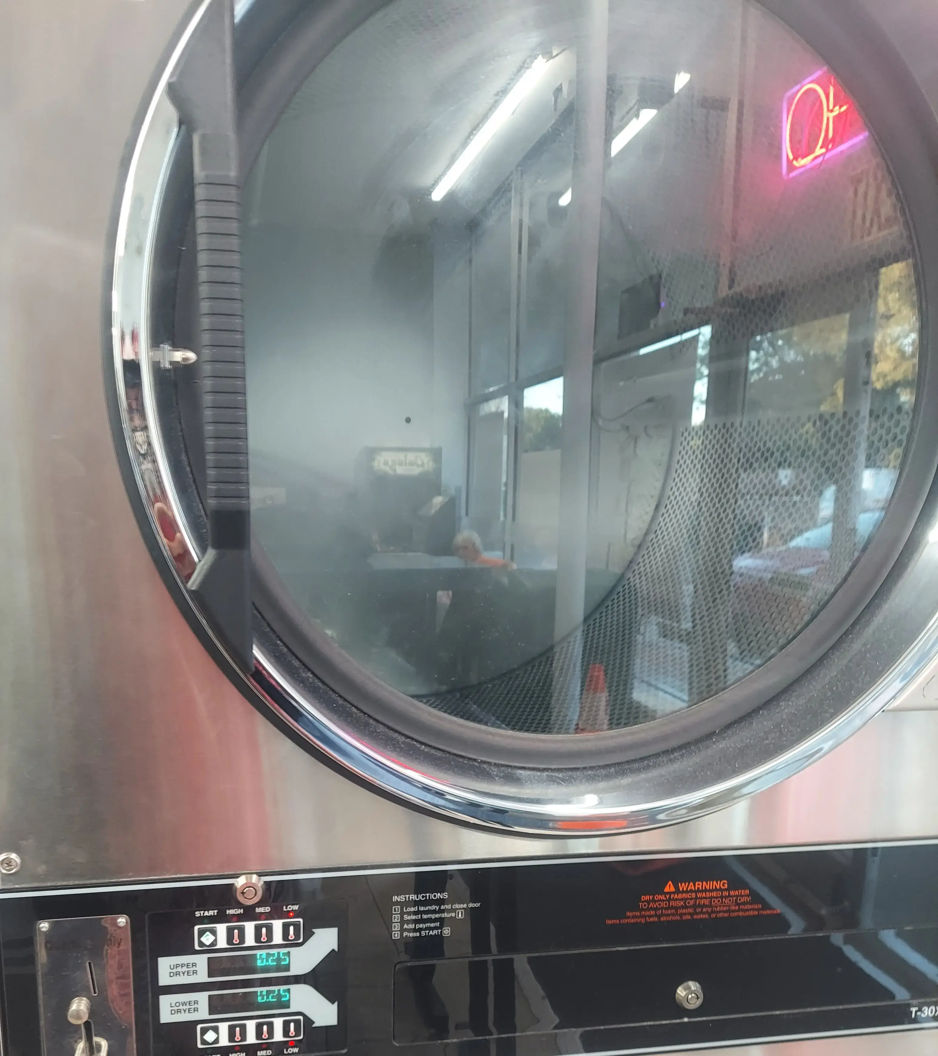 Honey Bee Launderette - Image 12