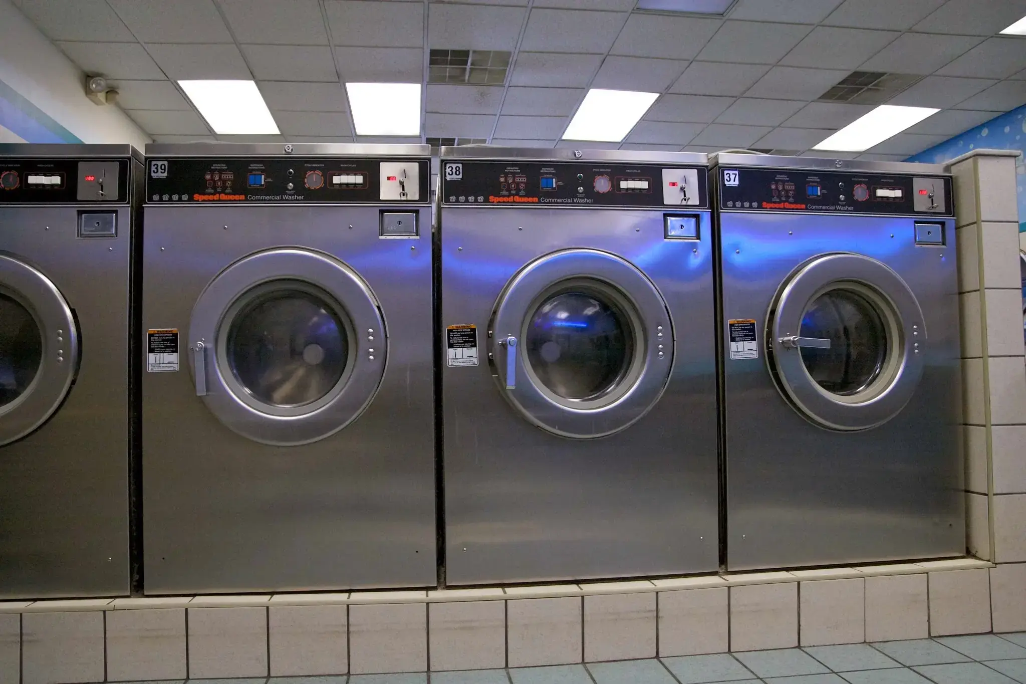 House of Bubbles Laundromat - Image 1