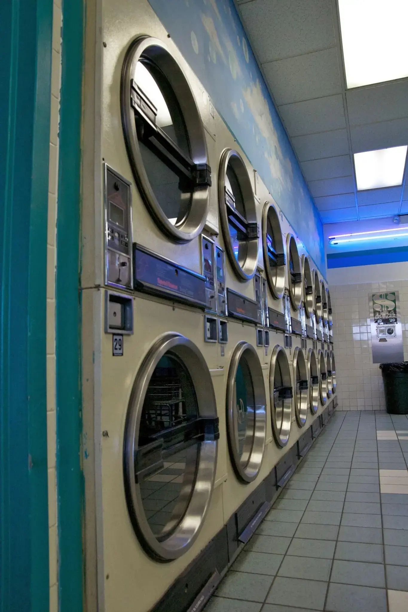 House of Bubbles Laundromat thumbnail 16