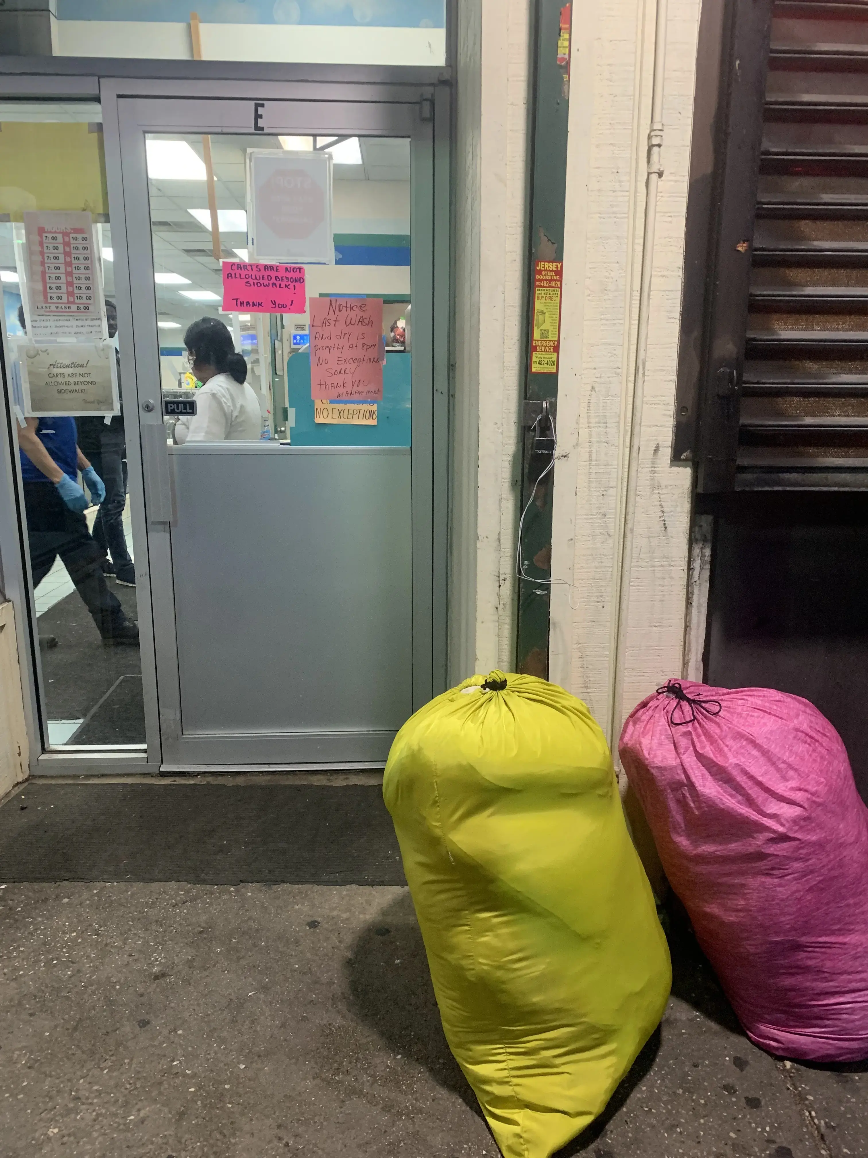 House of Bubbles Laundromat - Image 10