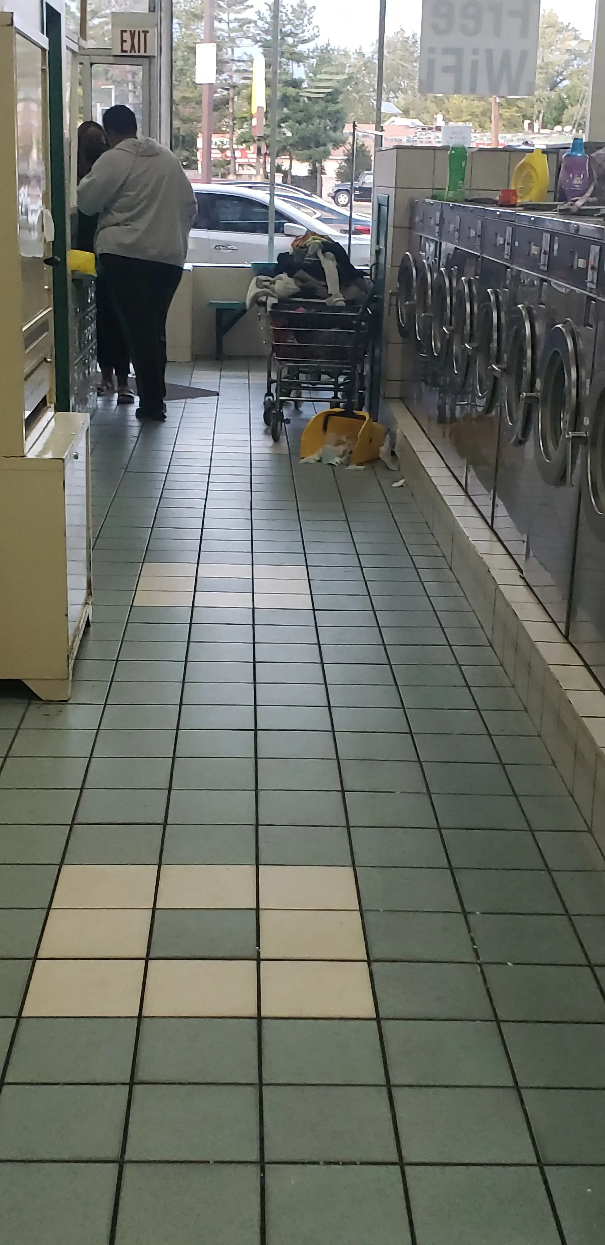 House of Bubbles Laundromat thumbnail 8
