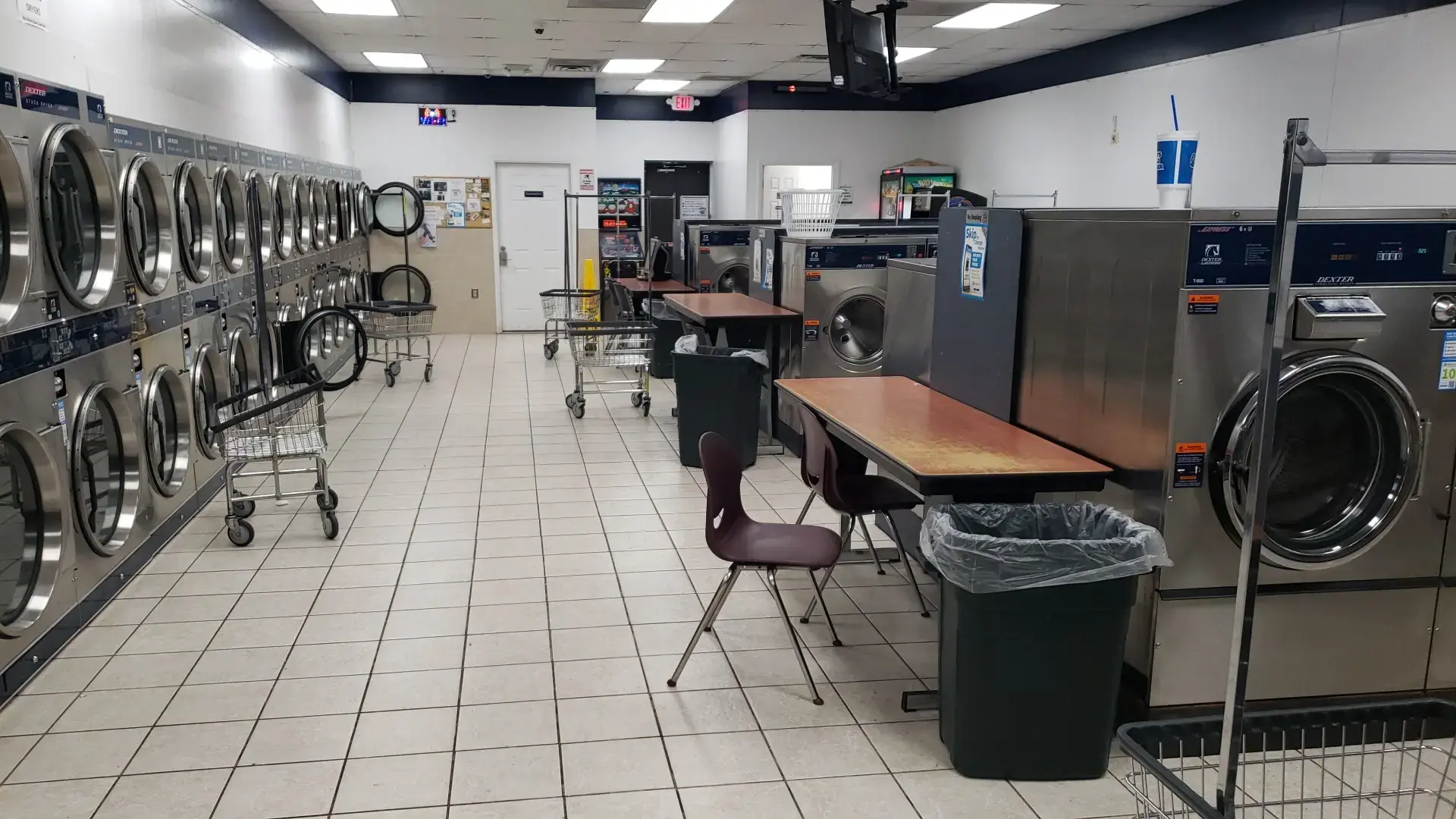 House Springs Coin Laundry - Image 6