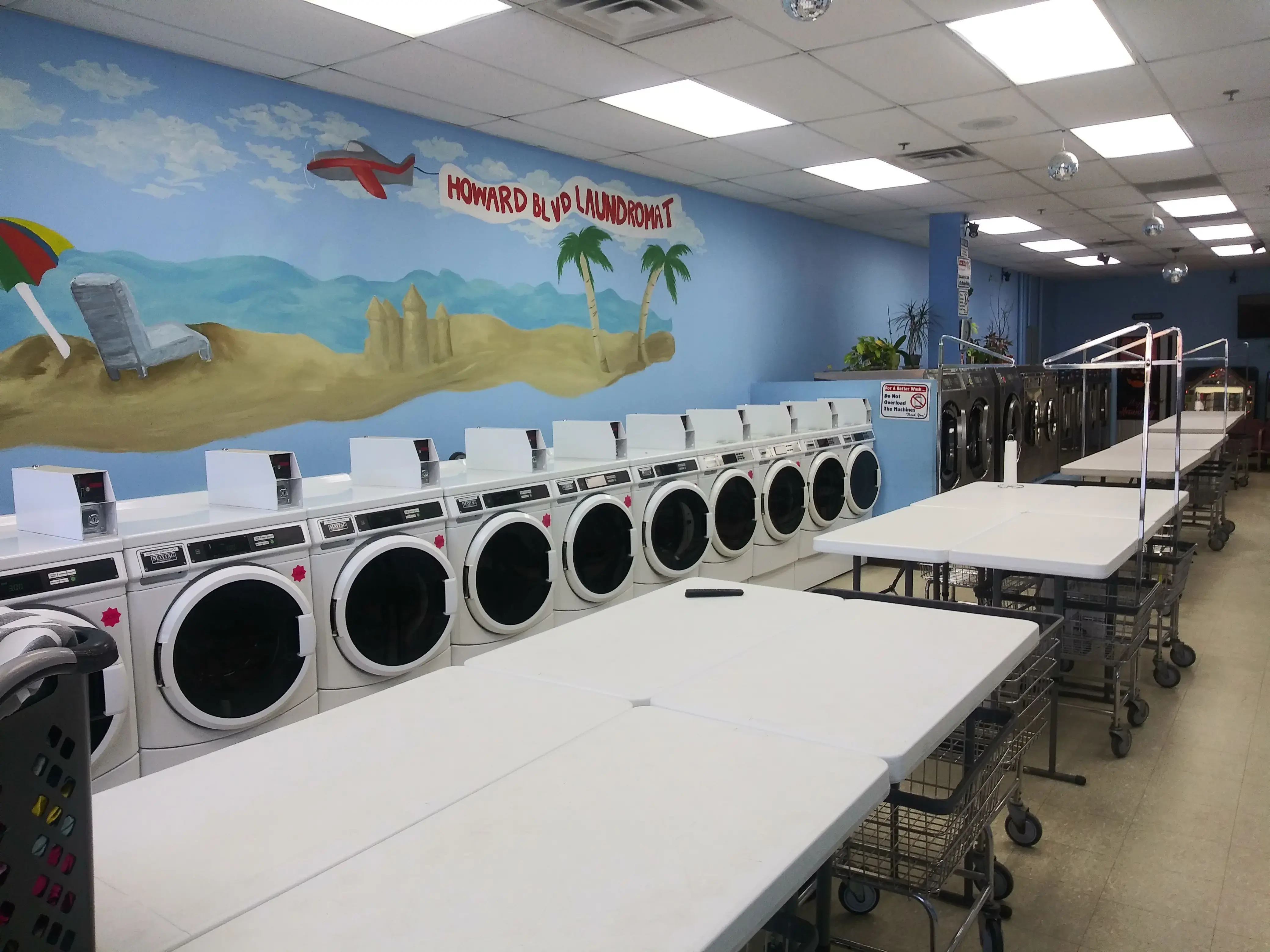 Howard Boulevard Laundromat - Image 18