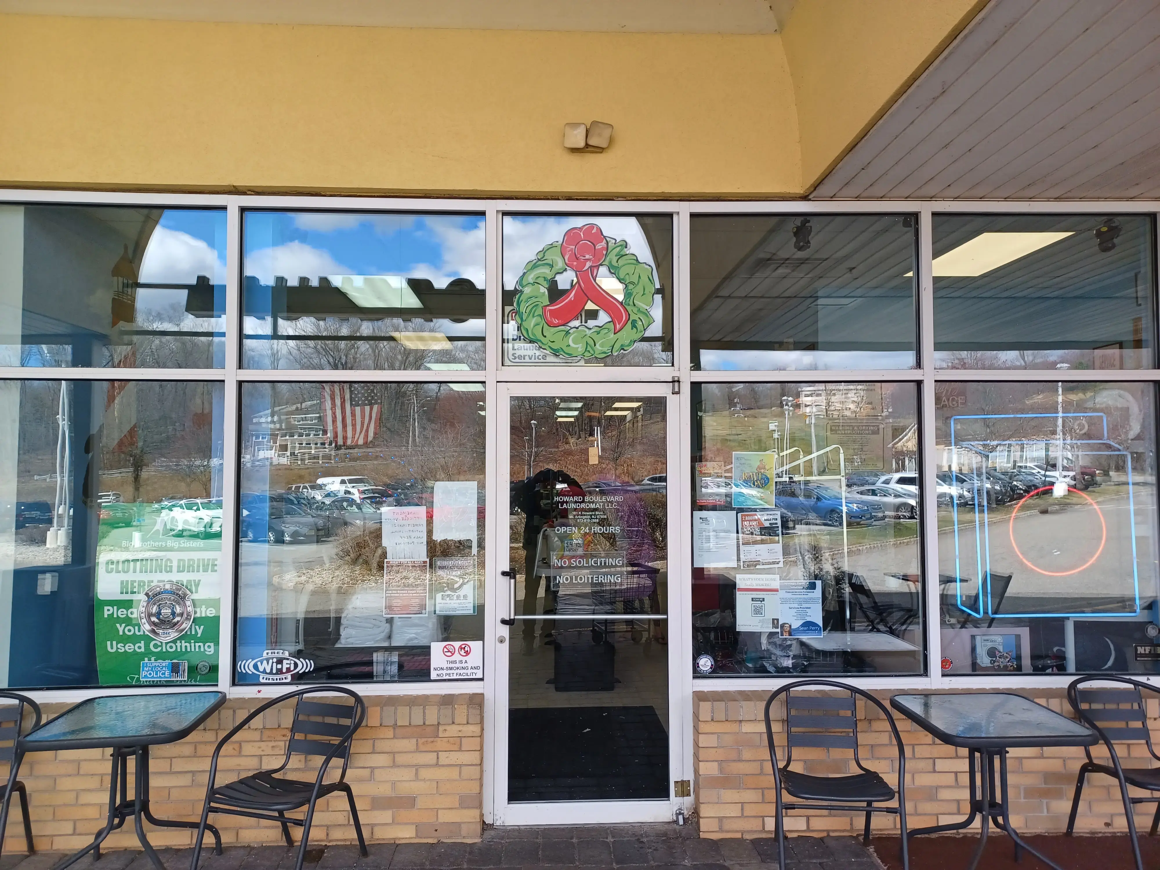 Howard Boulevard Laundromat thumbnail 8