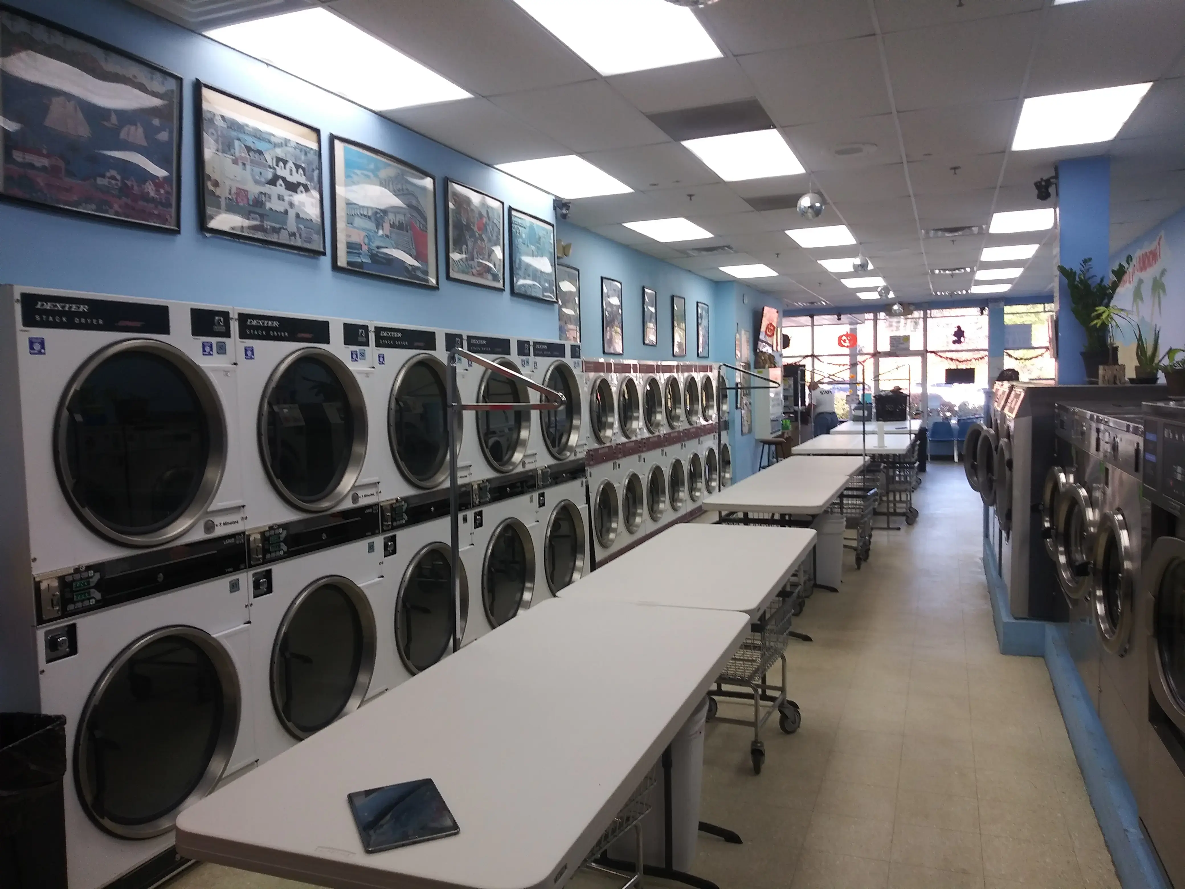 Howard Boulevard Laundromat - Image 1