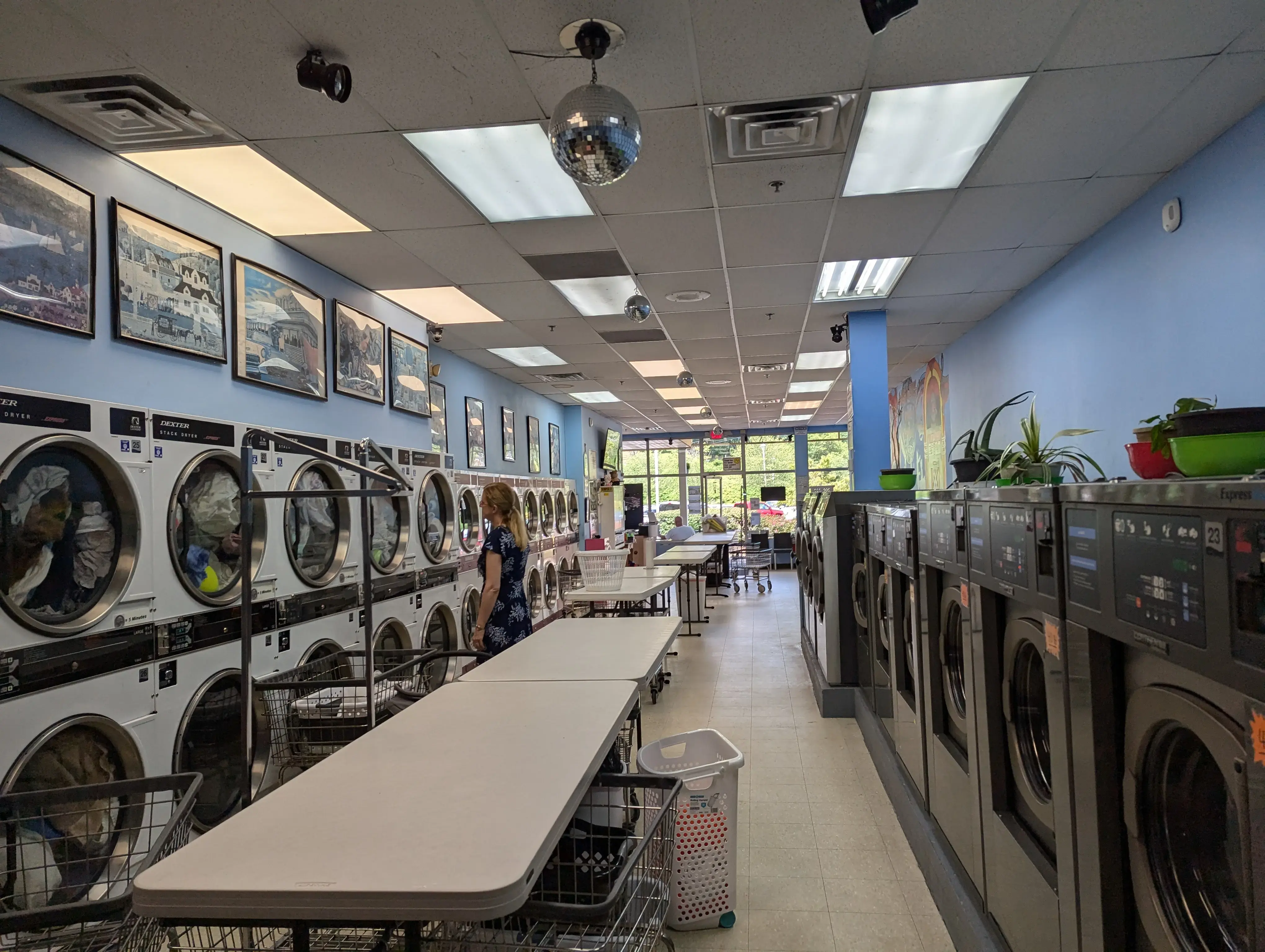 Howard Boulevard Laundromat - Image 2