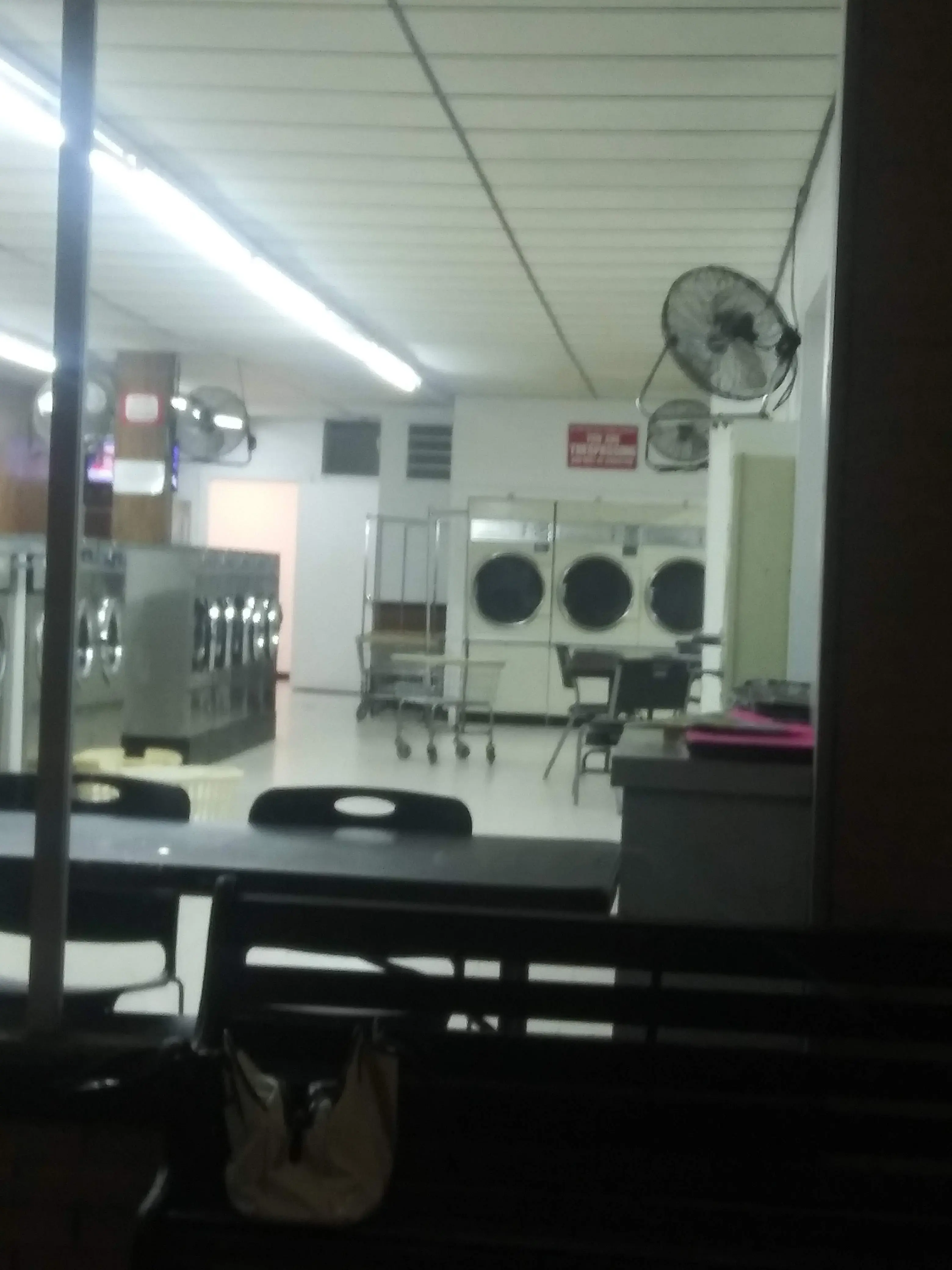 Hubbard Laundromat - Image 16