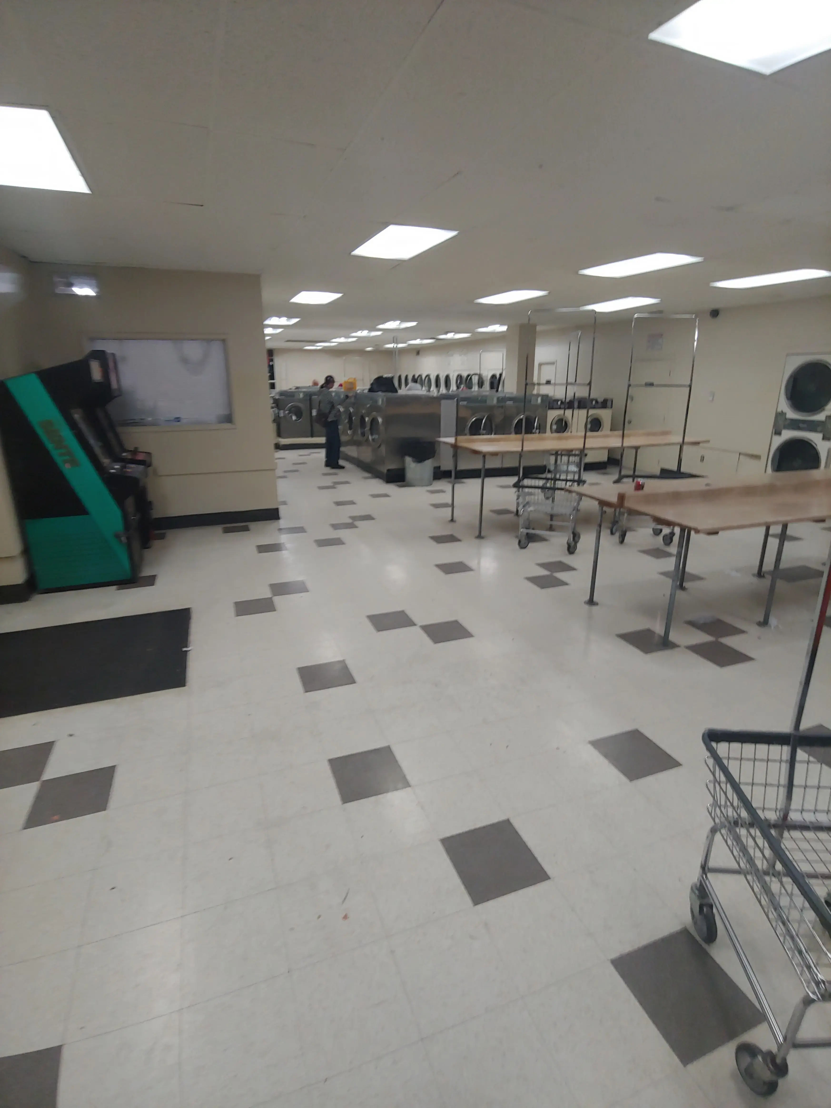 Hubbard Way Coin Laundry - Image 3