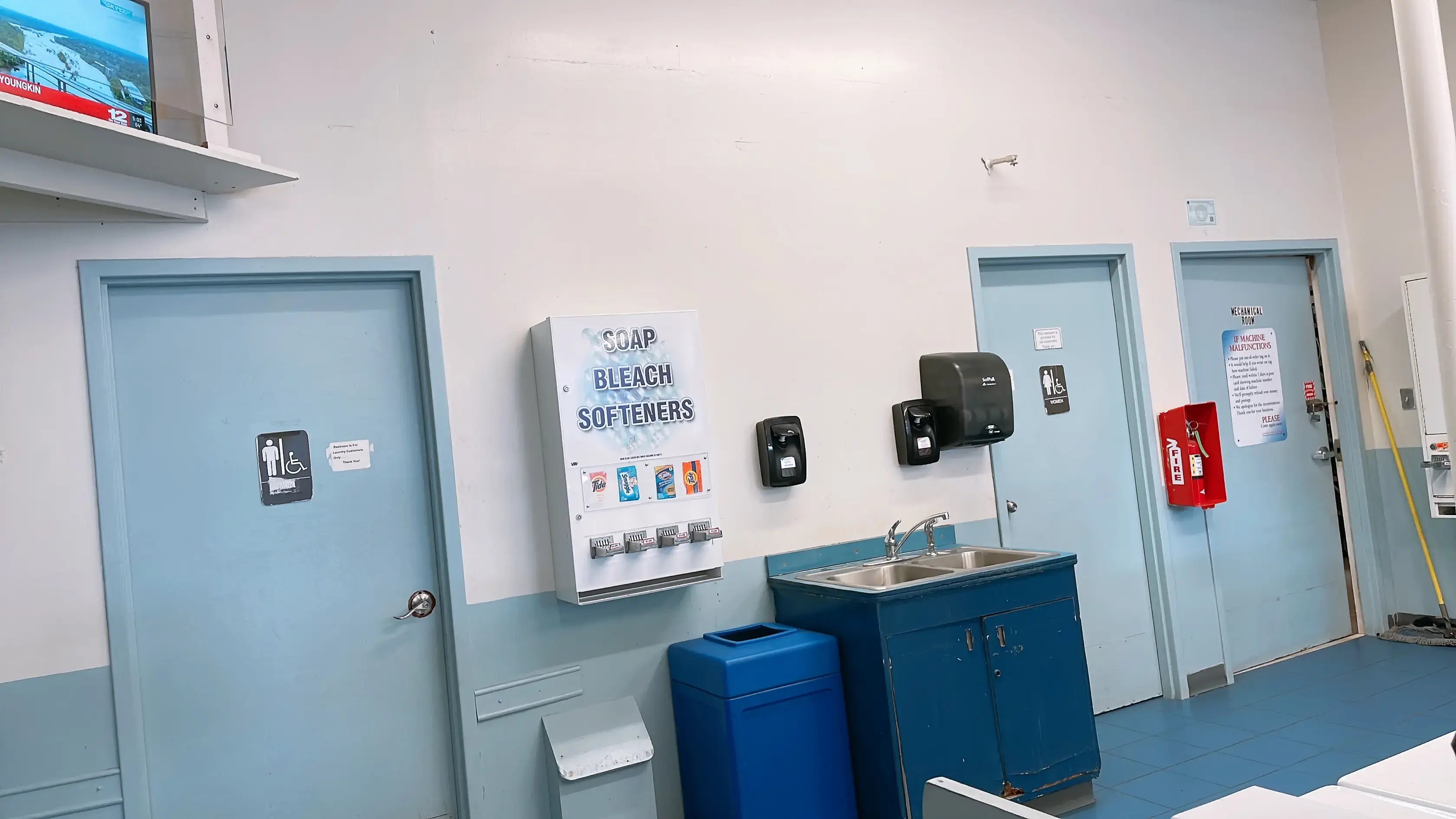 Hull Street Laundry Land Laundromat - Image 14