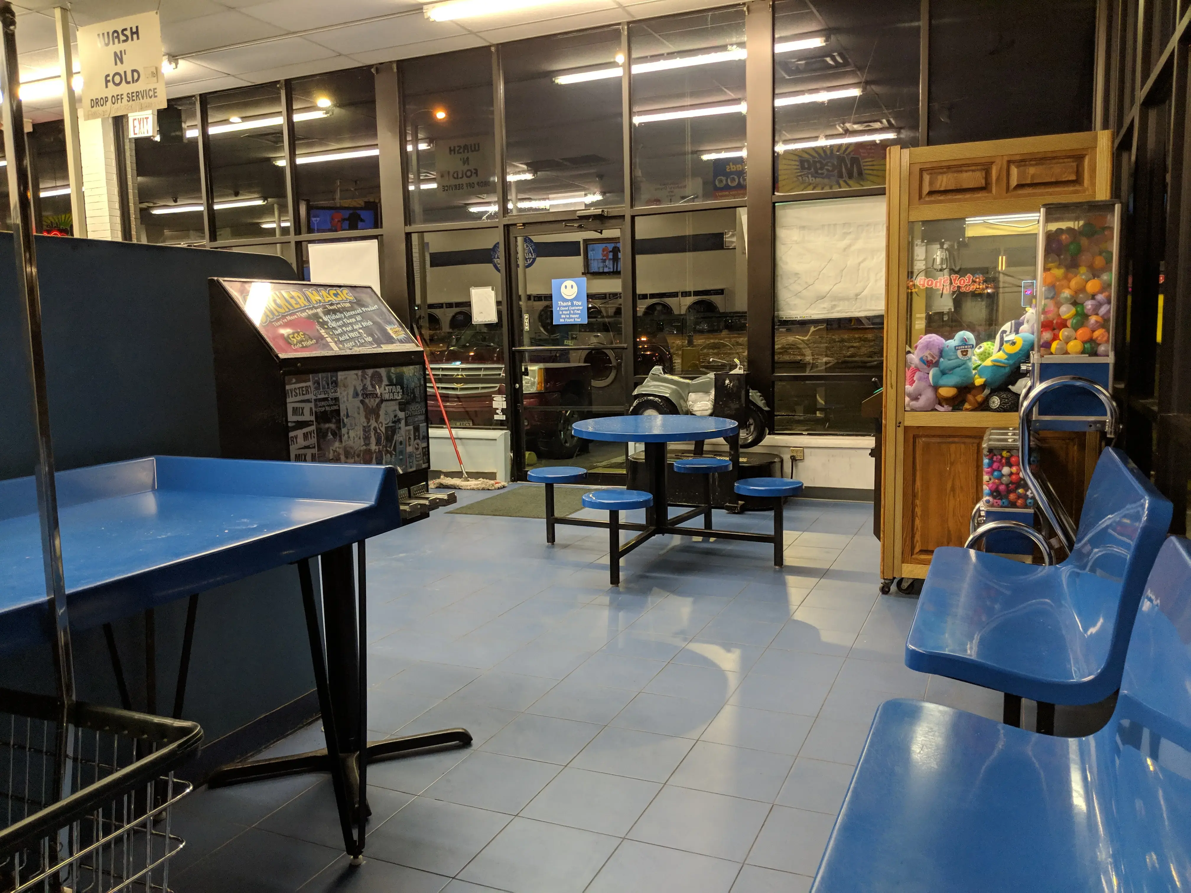 Hull Street Laundry Land Laundromat - Image 16