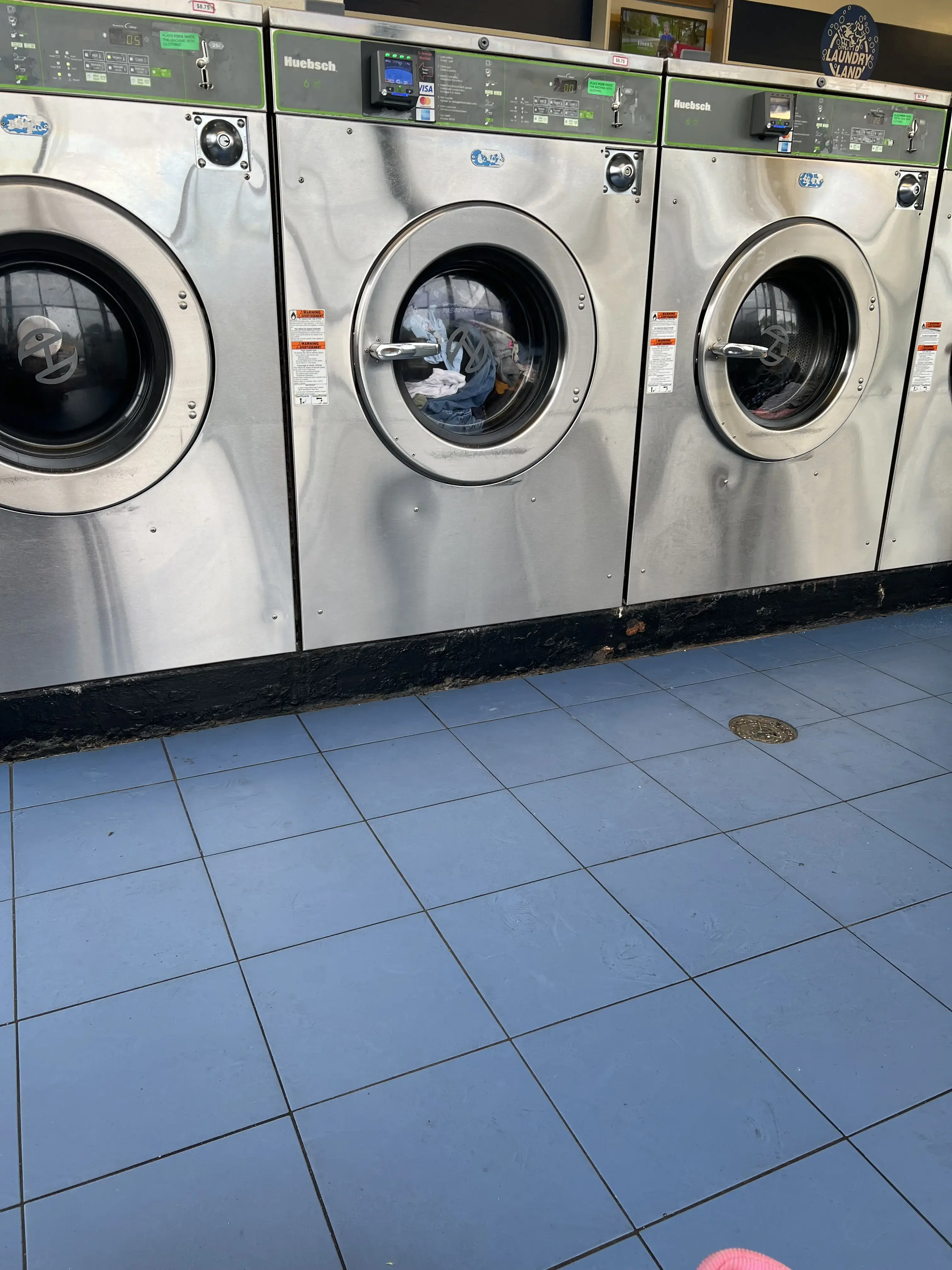 Hull Street Laundry Land Laundromat - Image 1