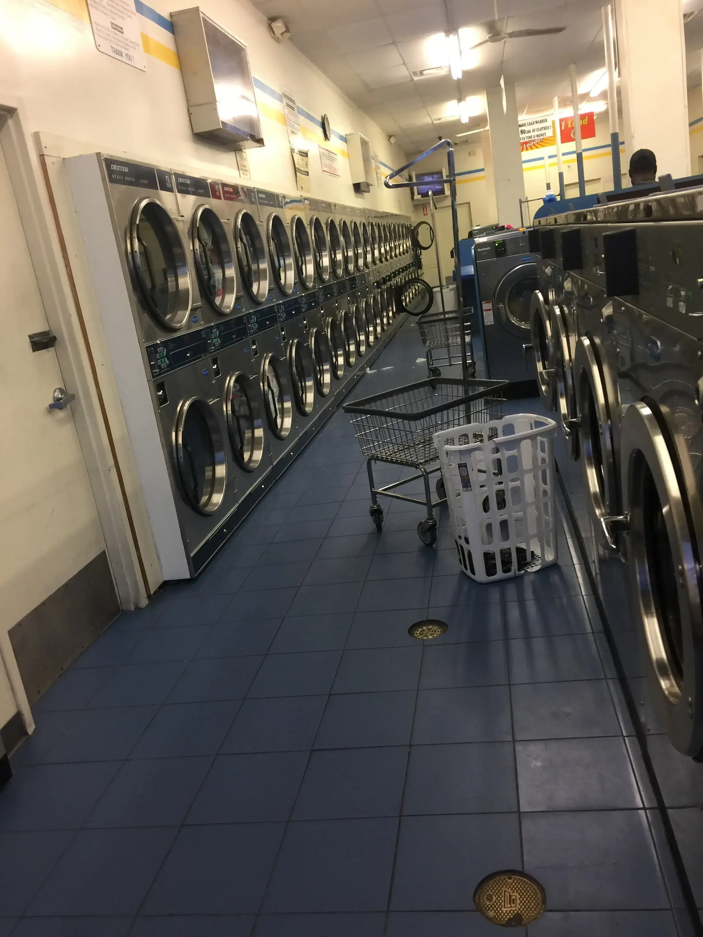 Hull Street Laundry Land Laundromat - Image 13