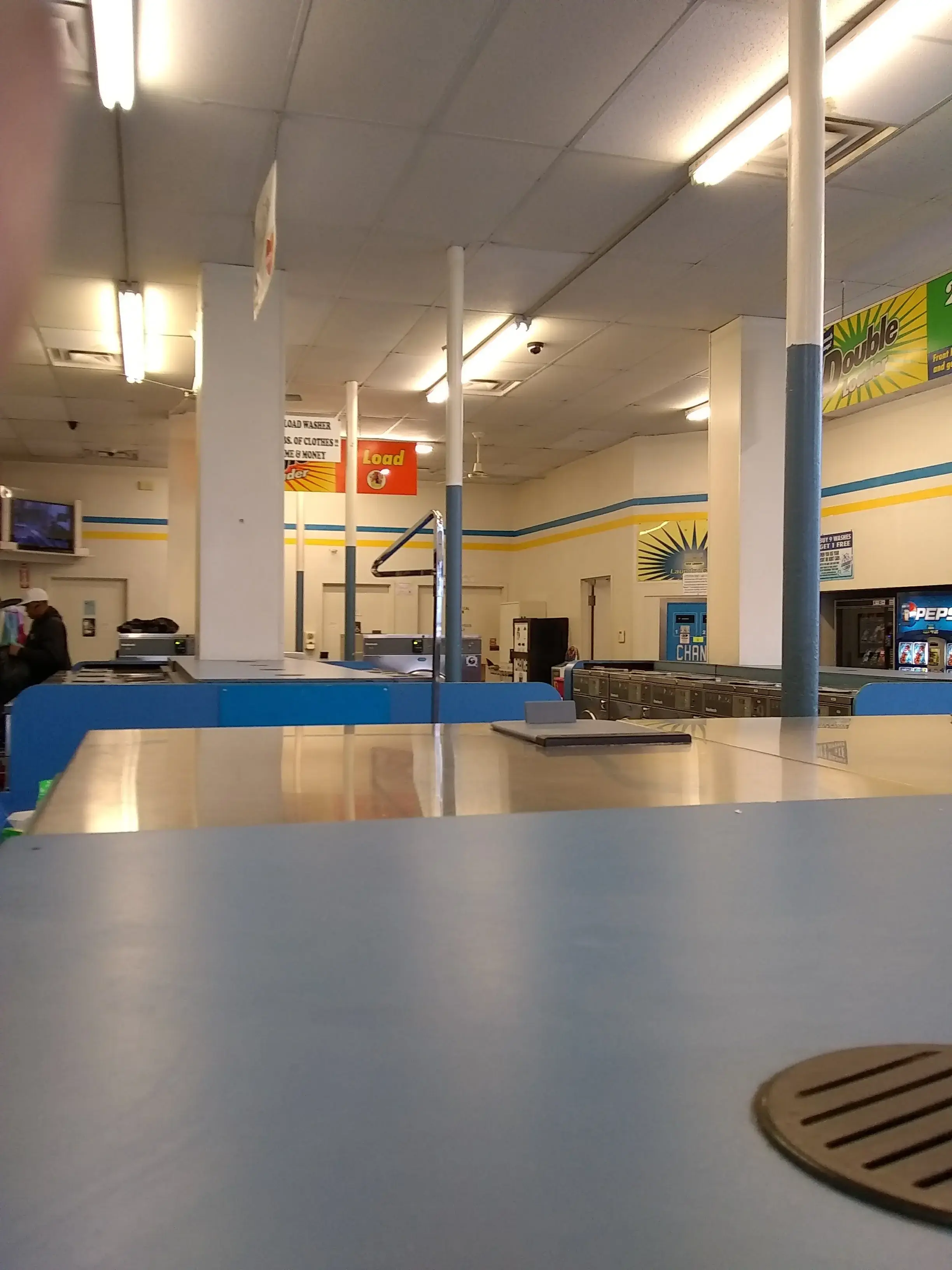 Hull Street Laundry Land Laundromat - Image 7