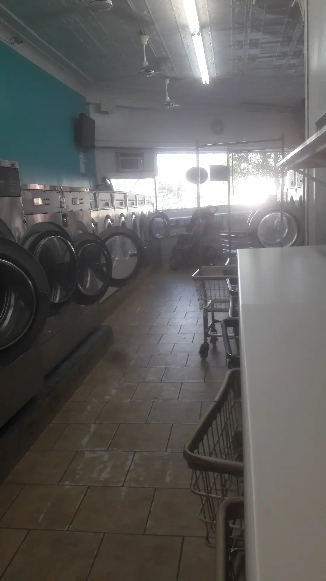 Humble family laundromat - Image 11