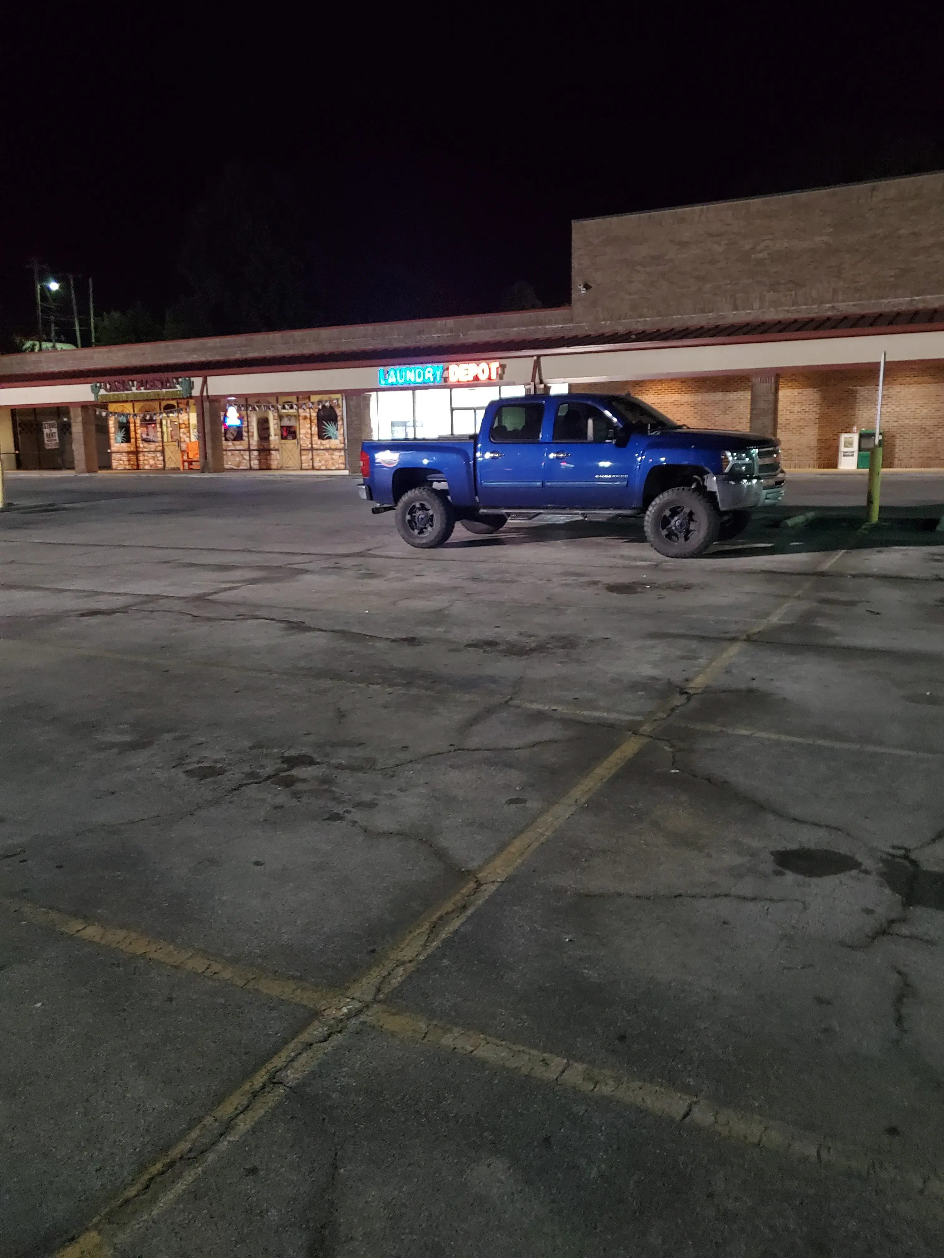 Hunter's Coin Laundry - Image 9