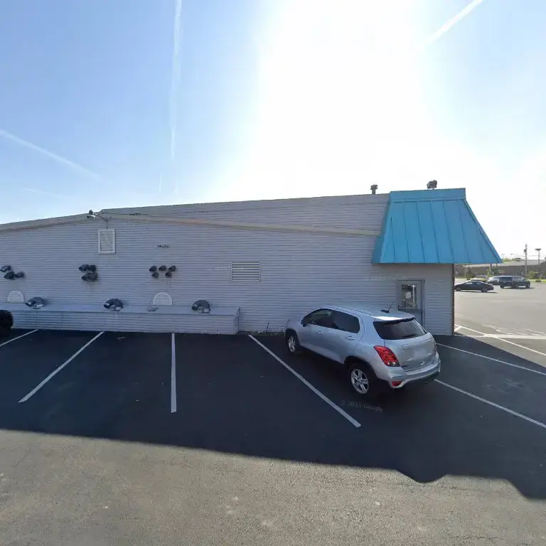 Huron Lakeshore Laundry - Image 12