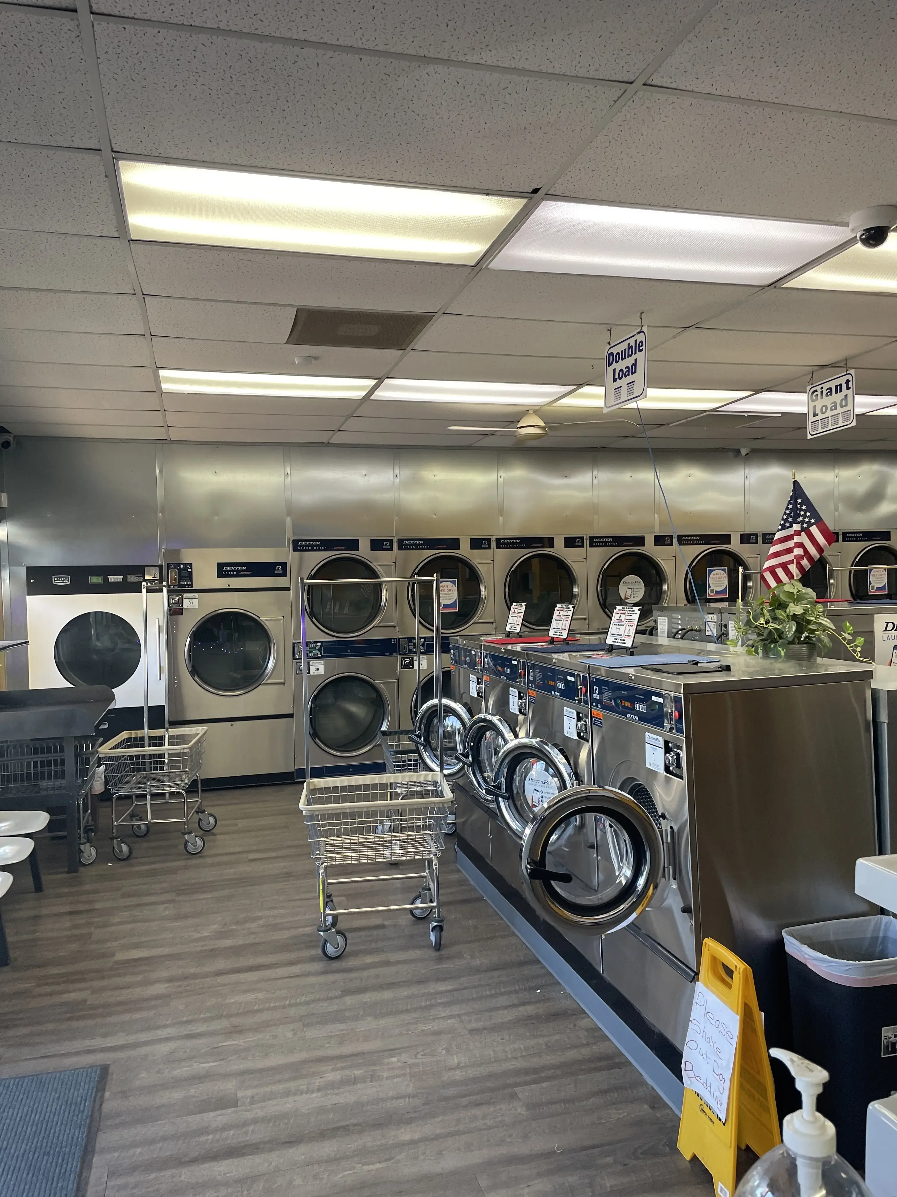 Hurricane Laundromat & Storage - Image 18