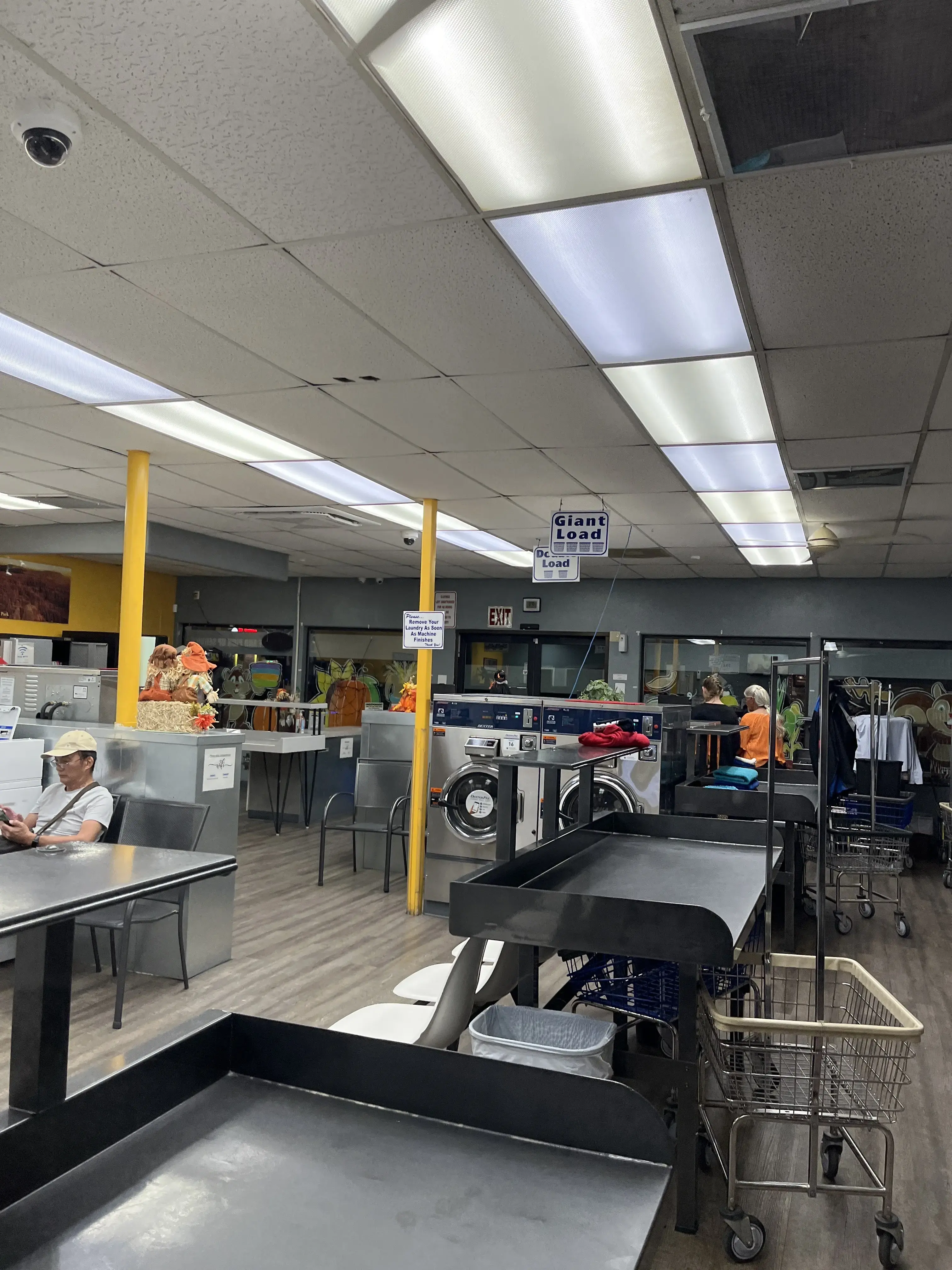 Hurricane Laundromat & Storage - Image 16