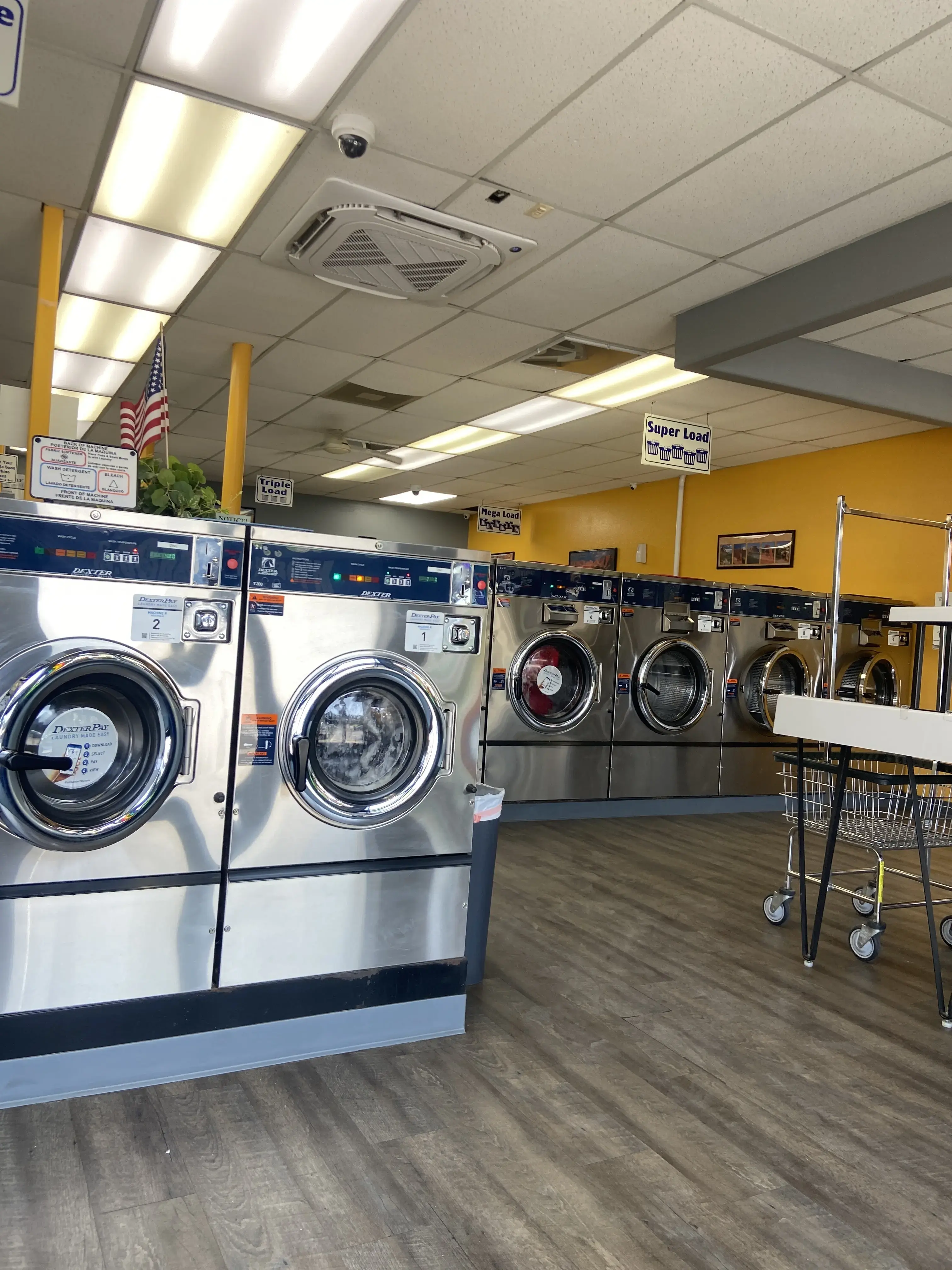 Hurricane Laundromat & Storage - Image 6