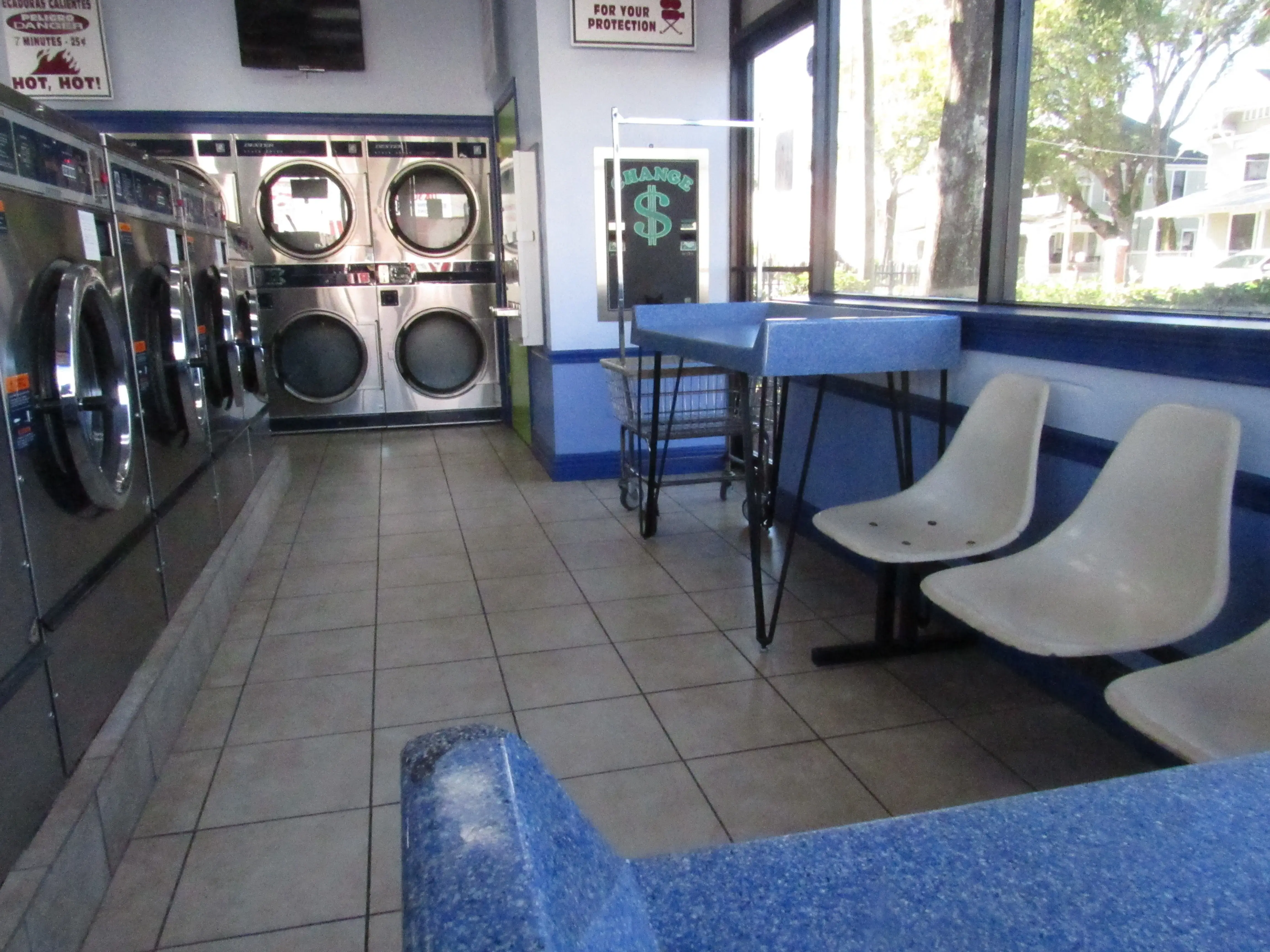 Ideal Coin Laundromat thumbnail 2