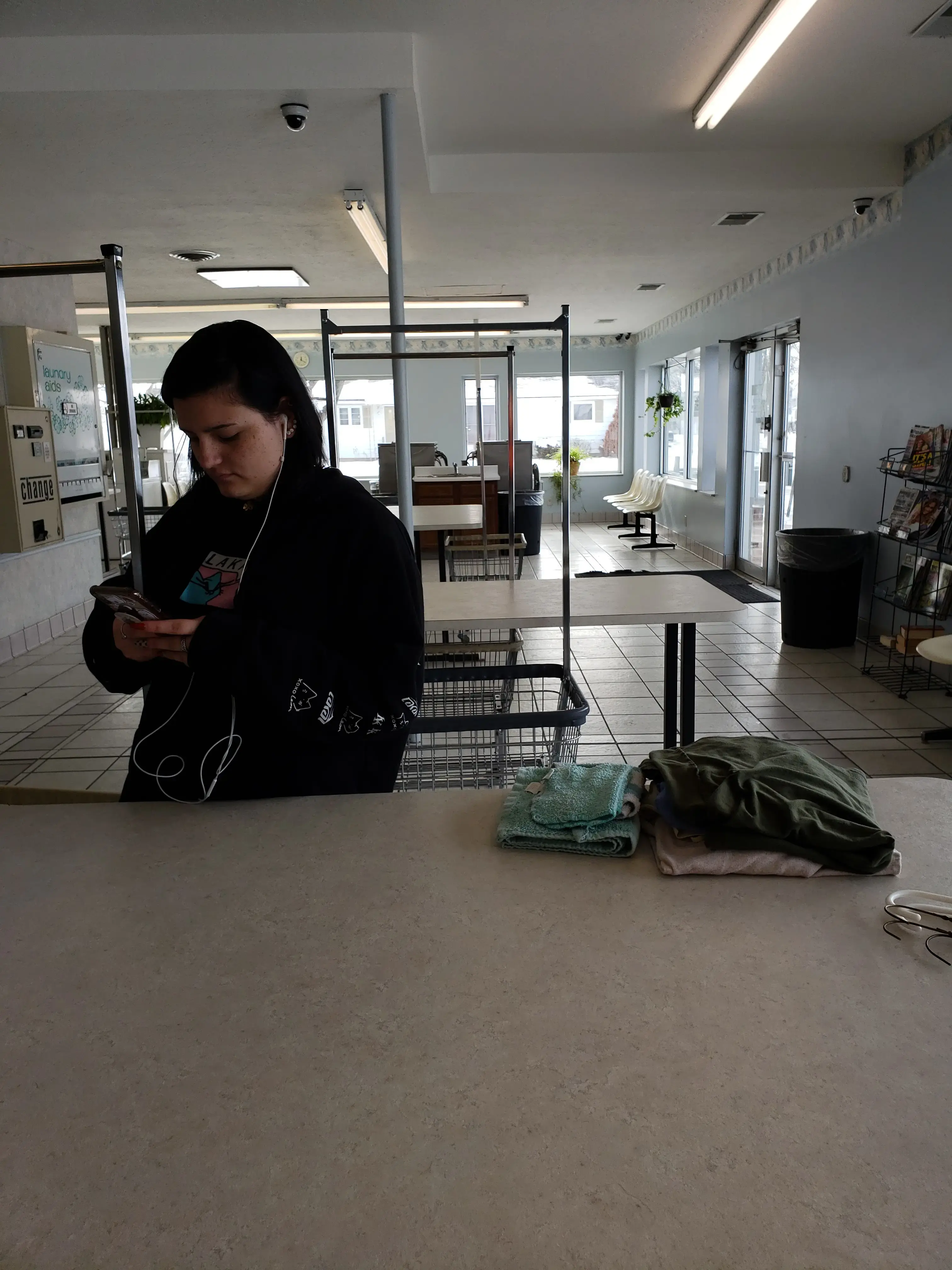 Illinois Street Coin Laundry - Image 3