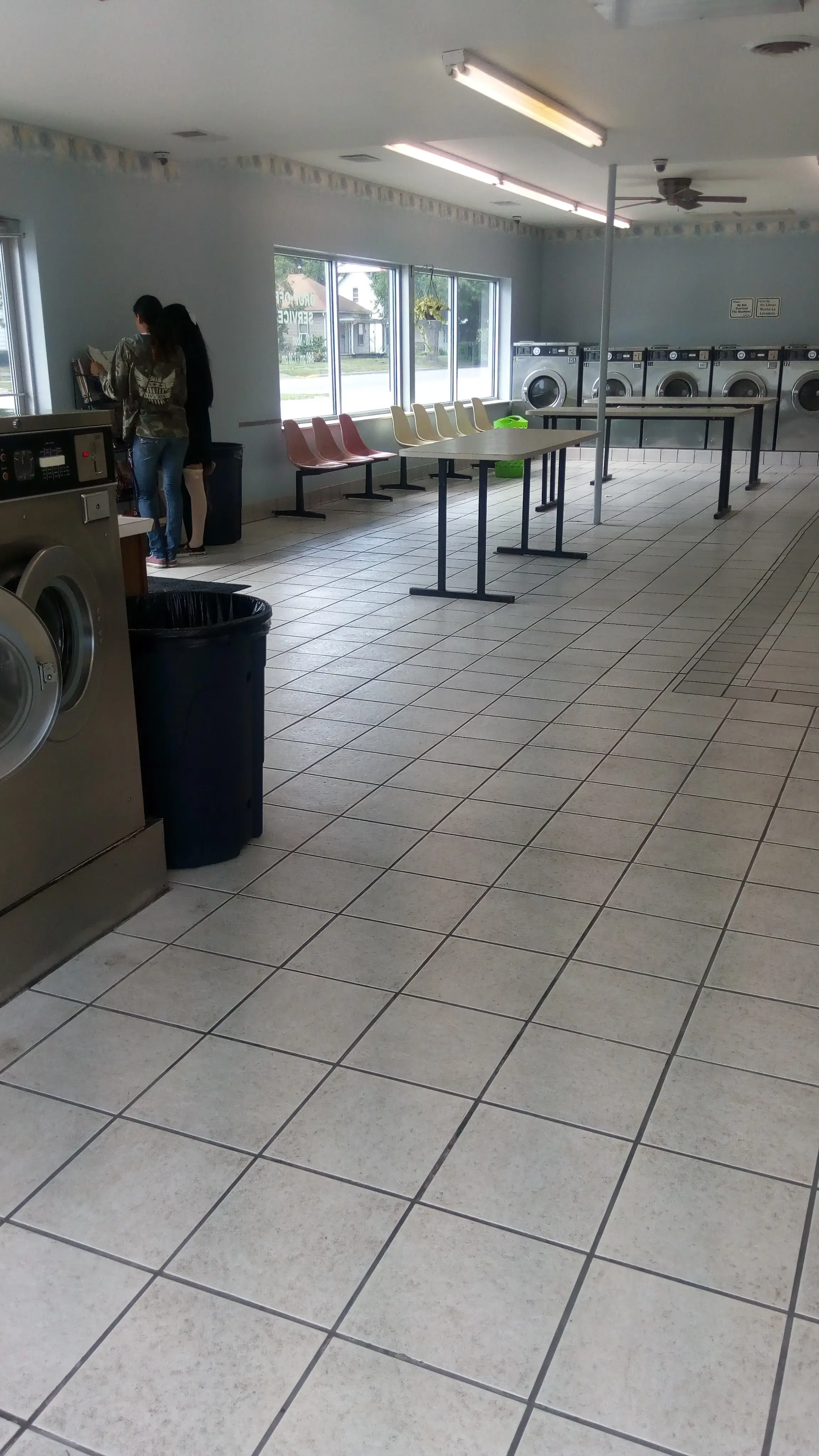 Illinois Street Coin Laundry - Image 2