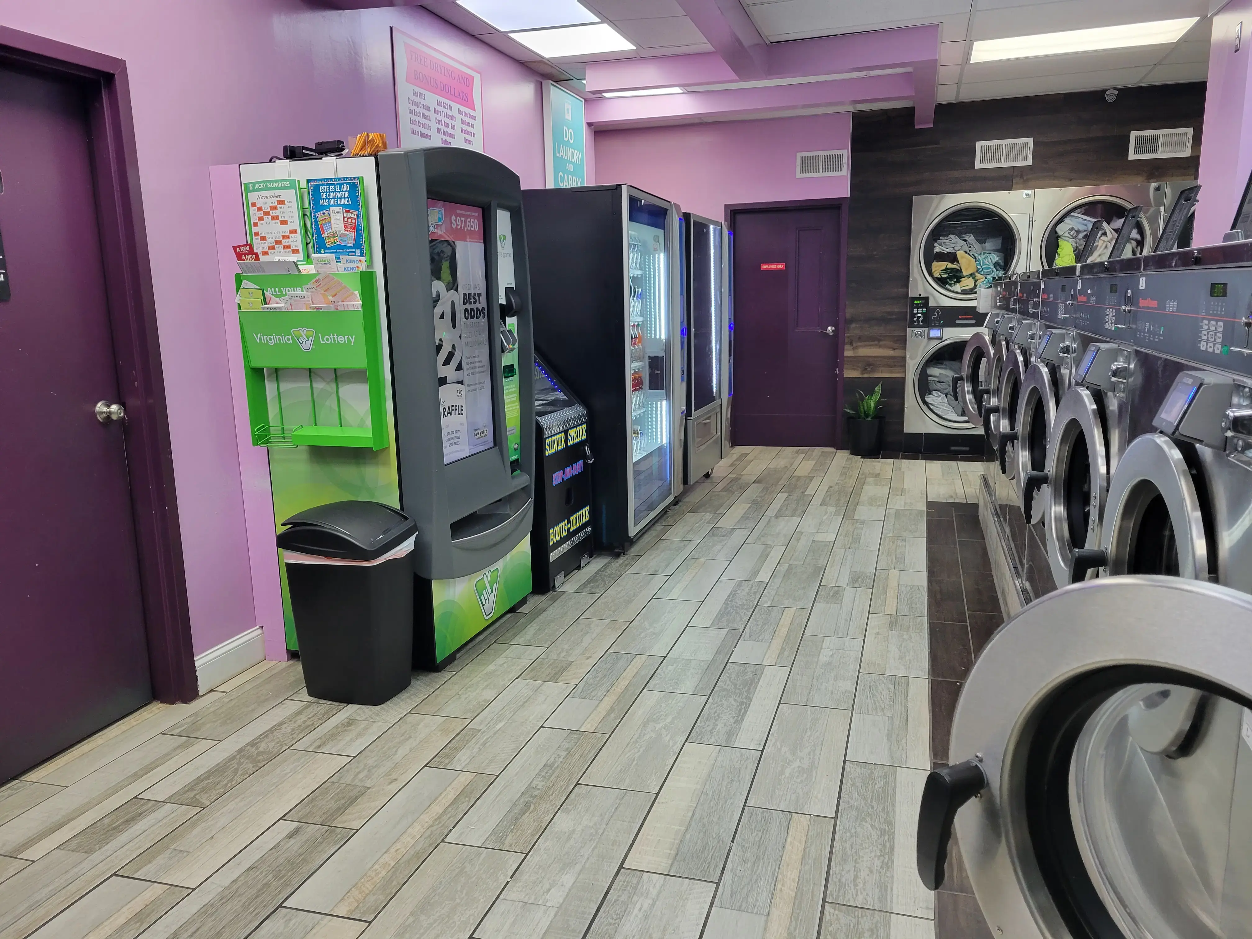 In and Out Laundromat - Image 11