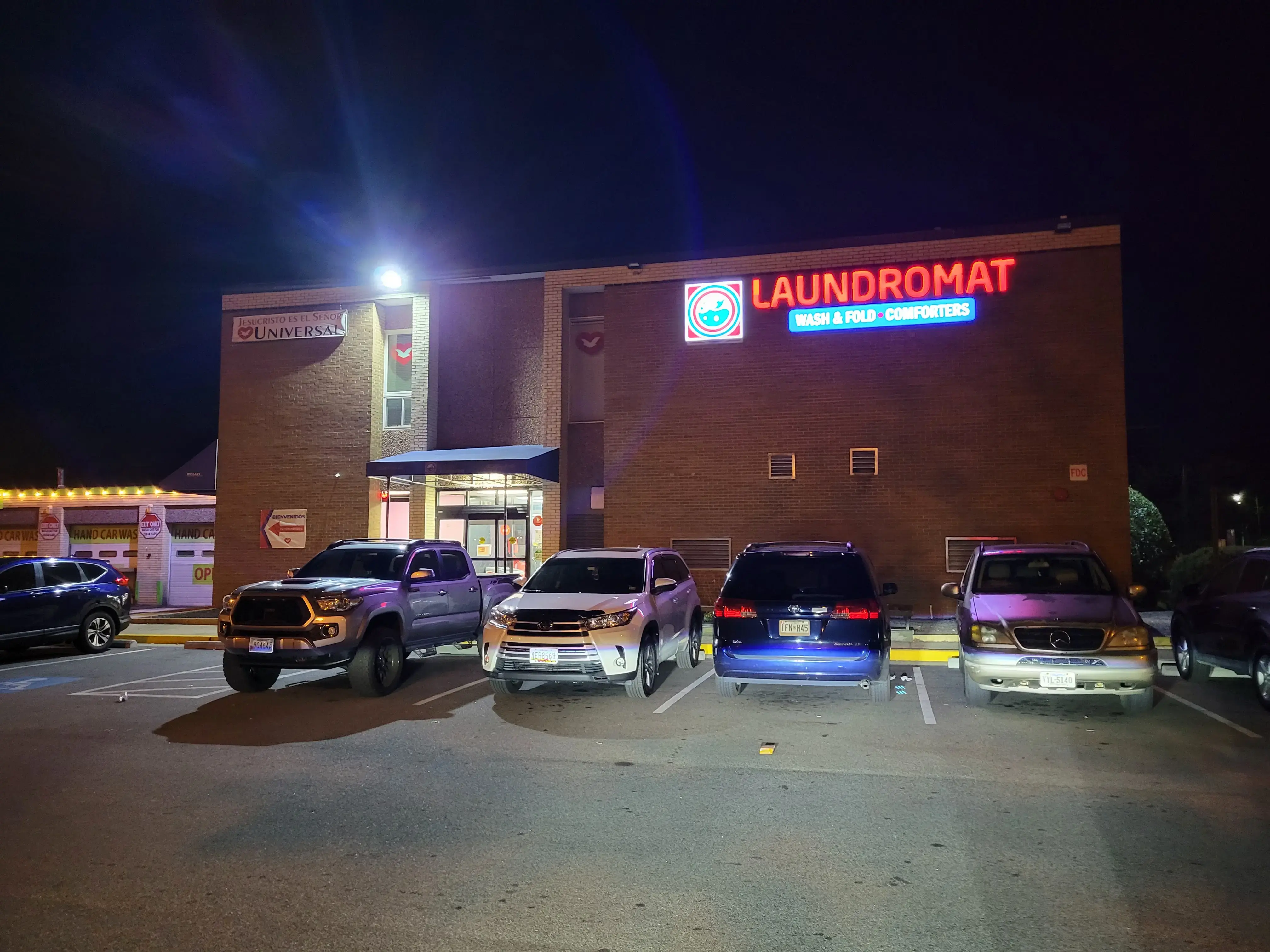 In and Out Laundromat - Image 6