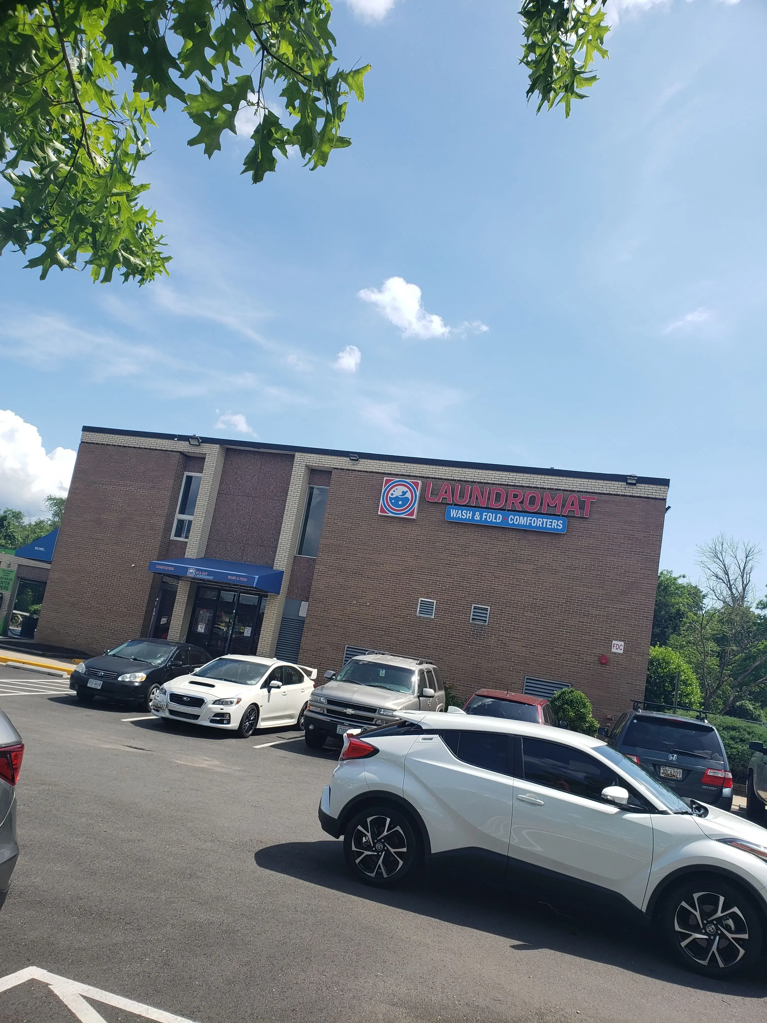 In and Out Laundromat - Image 7