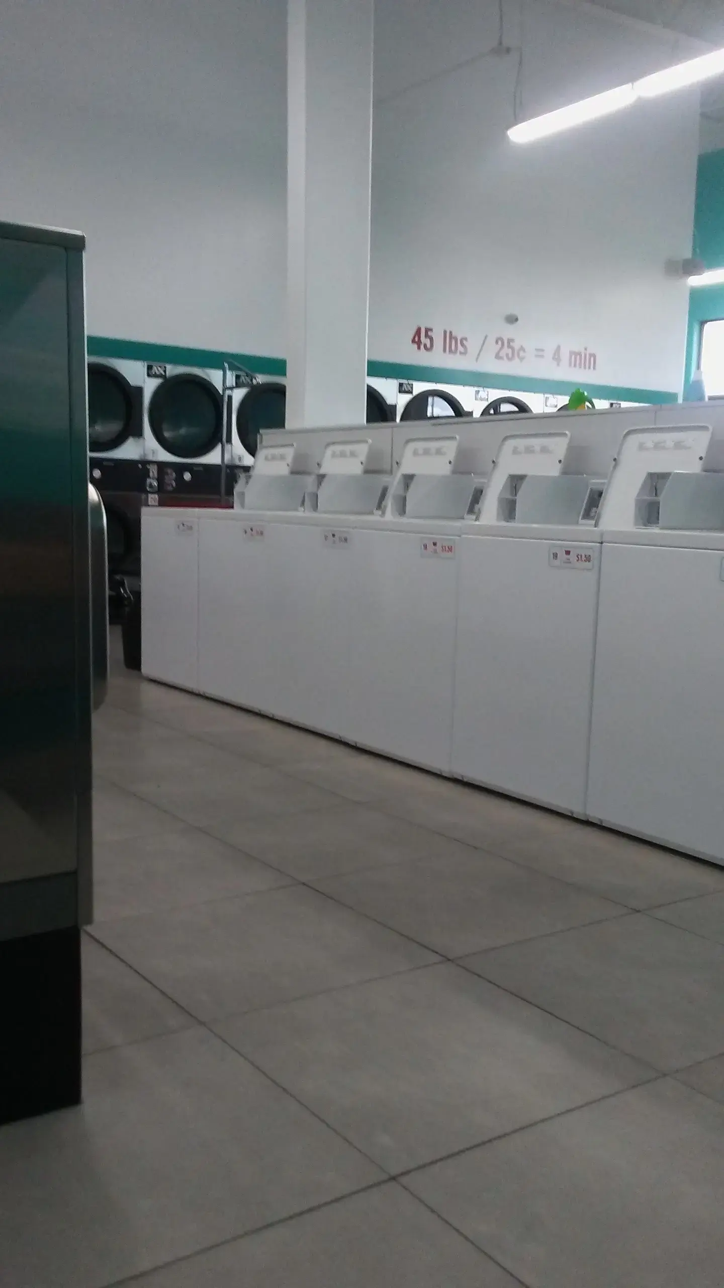In & Out Laundromat thumbnail 15