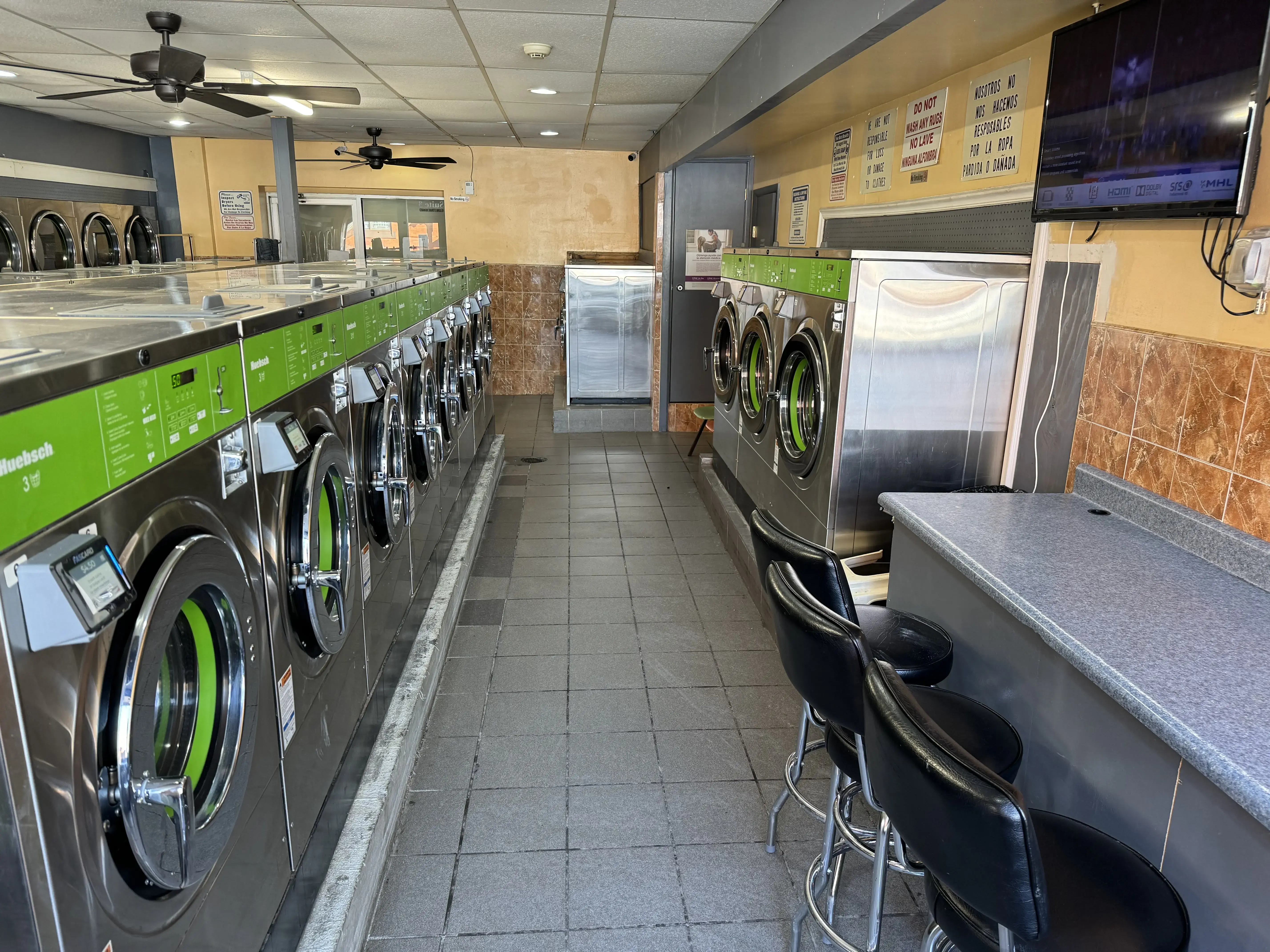 In Town Laundromat thumbnail 10