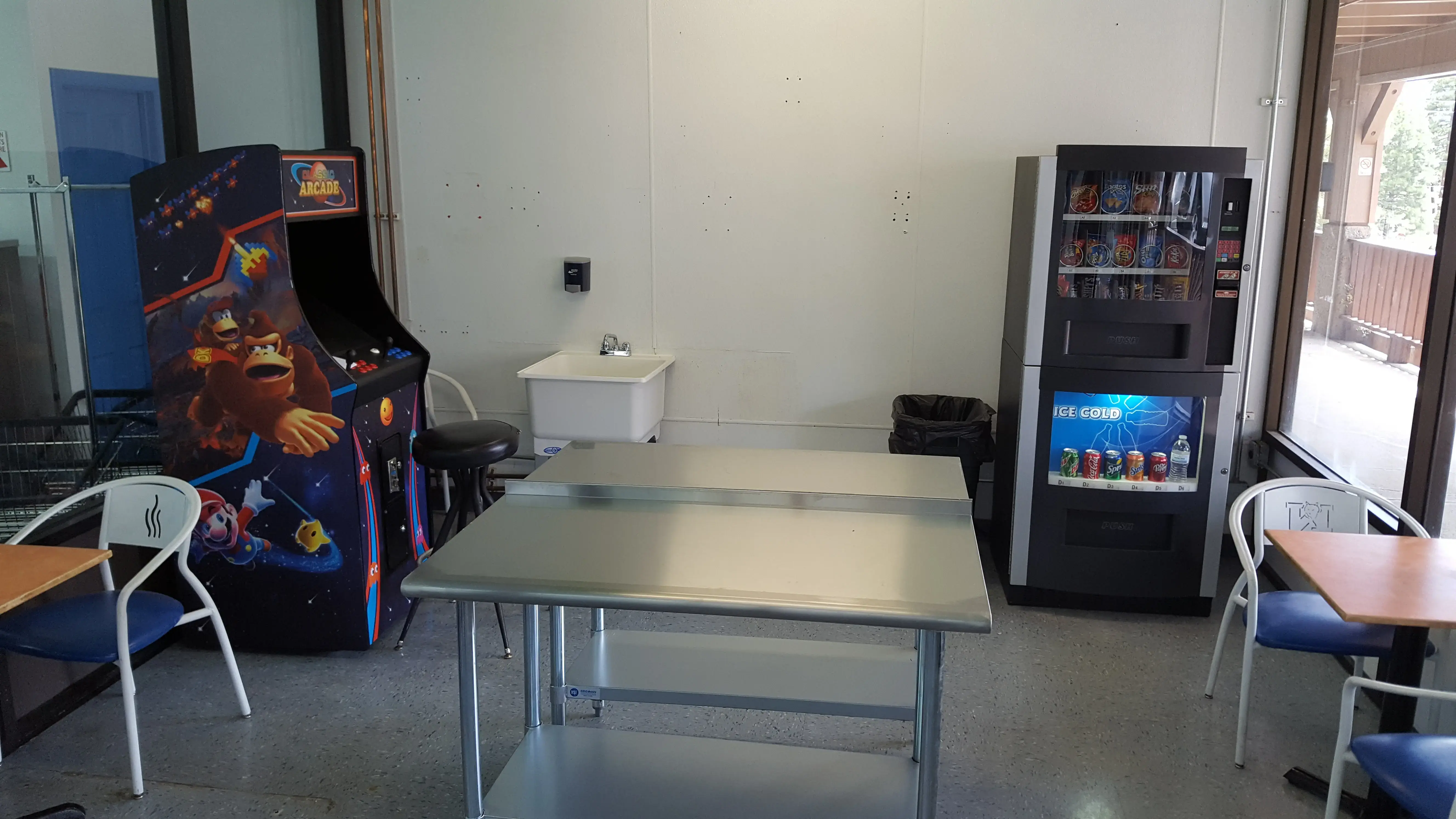 INCLINE LAUNDRY - Image 5